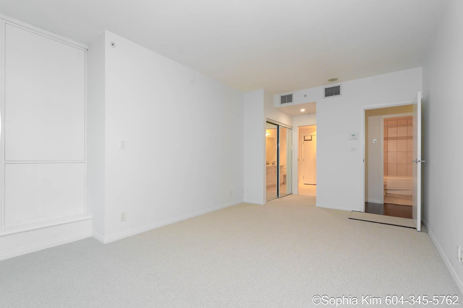 Listing image of 2004 188 E ESPLANADE