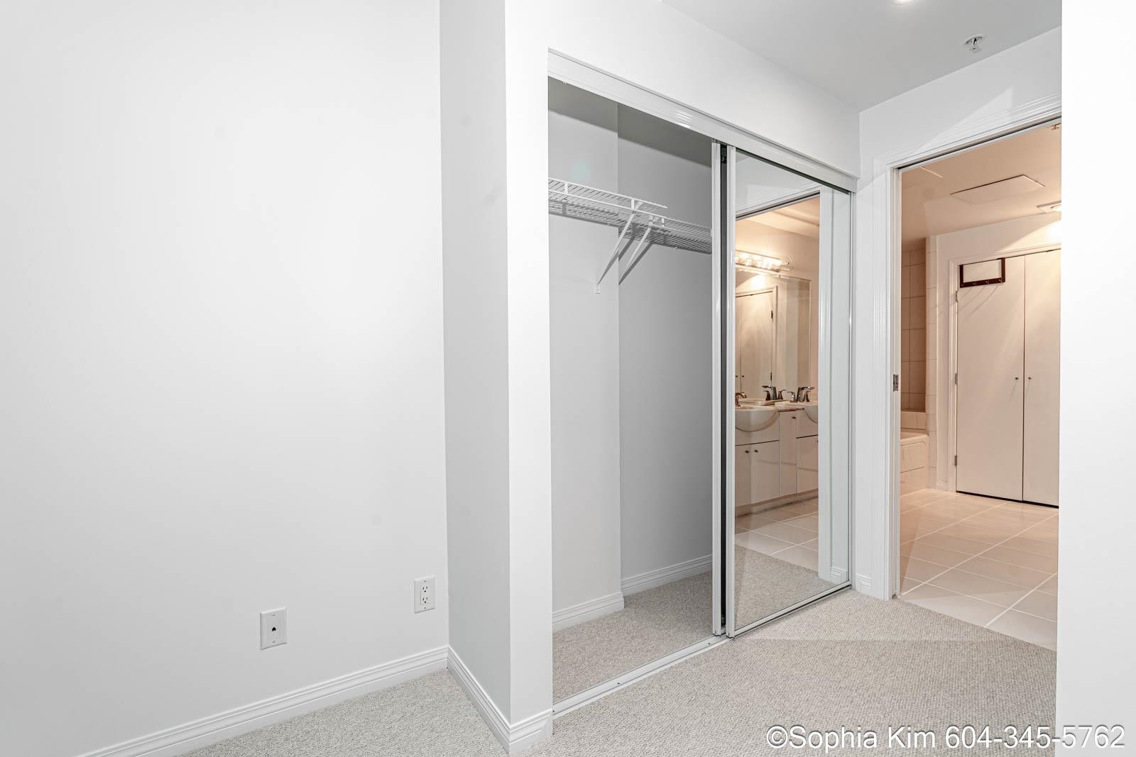 Listing image of 2004 188 E ESPLANADE