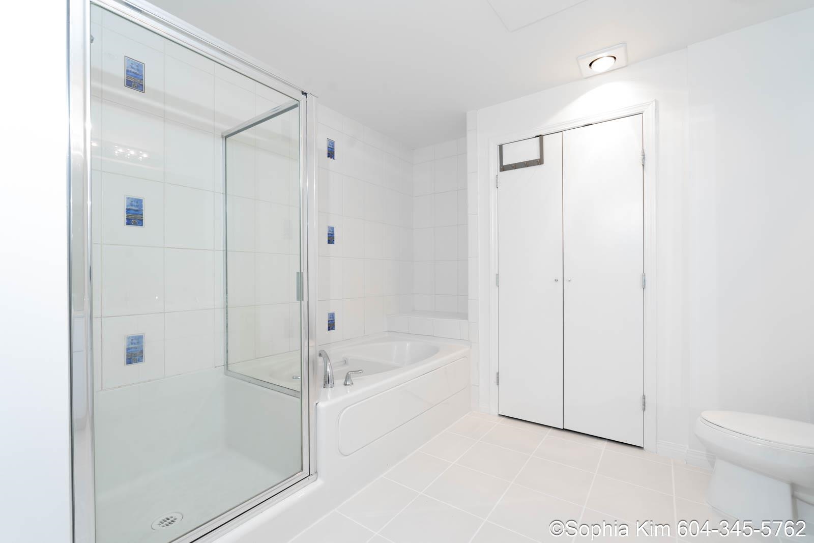 Listing image of 2004 188 E ESPLANADE