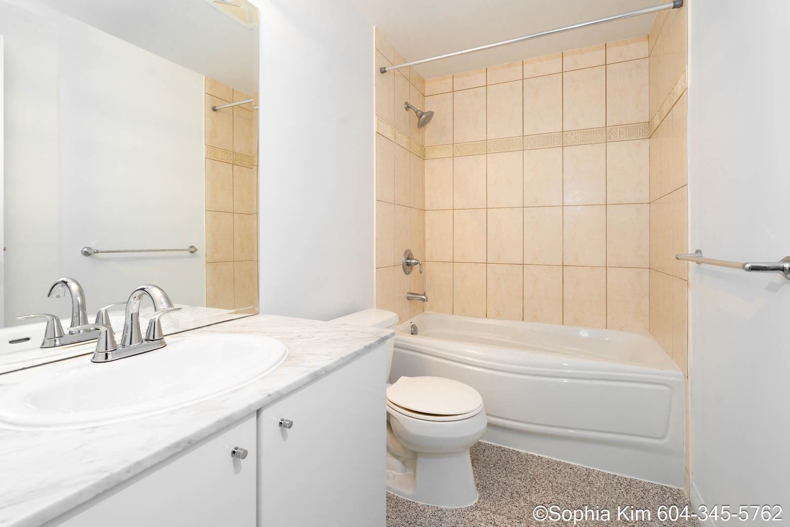 Listing image of 2004 188 E ESPLANADE