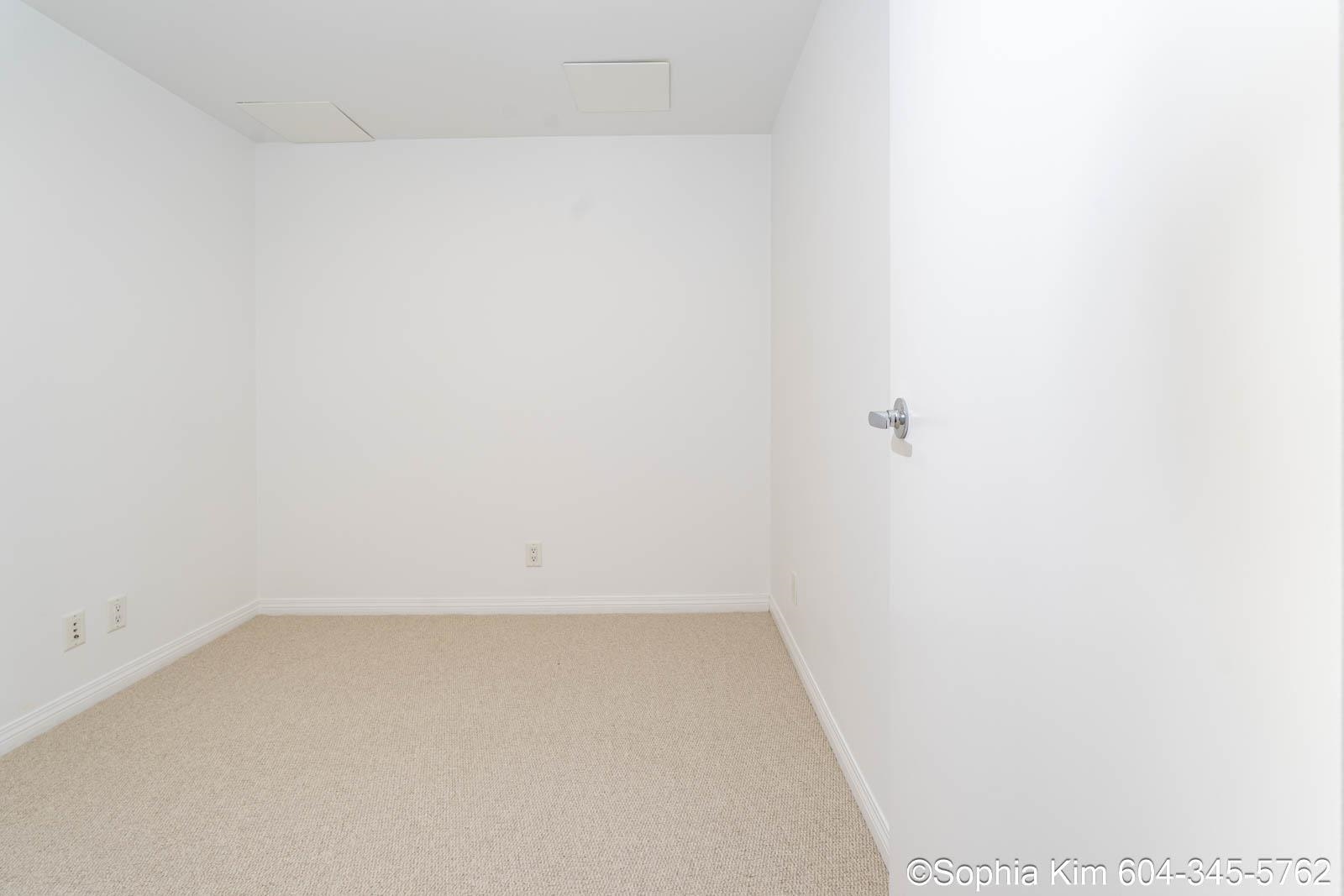 Listing image of 2004 188 E ESPLANADE