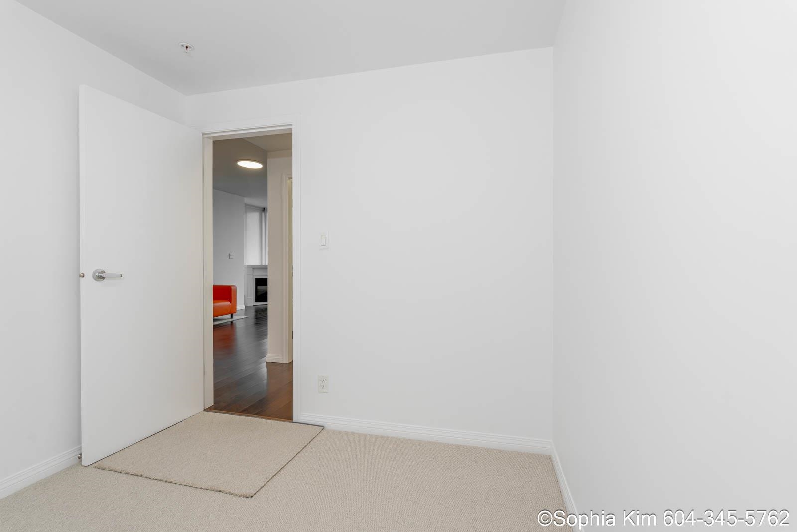Listing image of 2004 188 E ESPLANADE