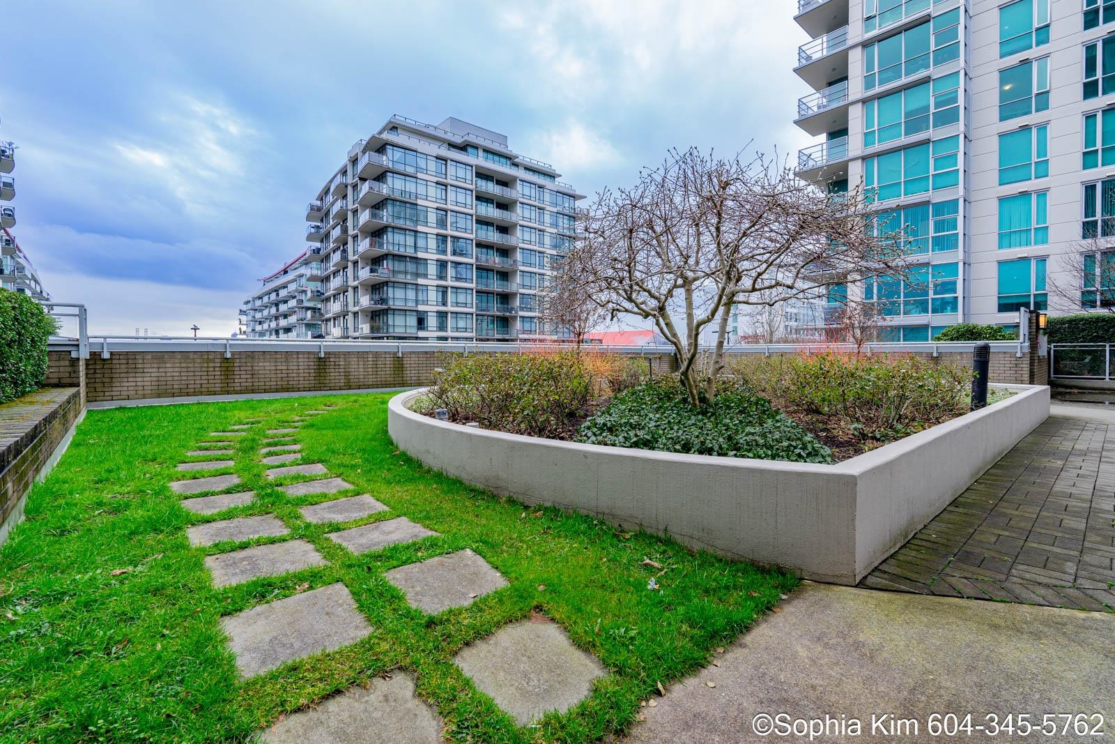 Listing image of 2004 188 E ESPLANADE