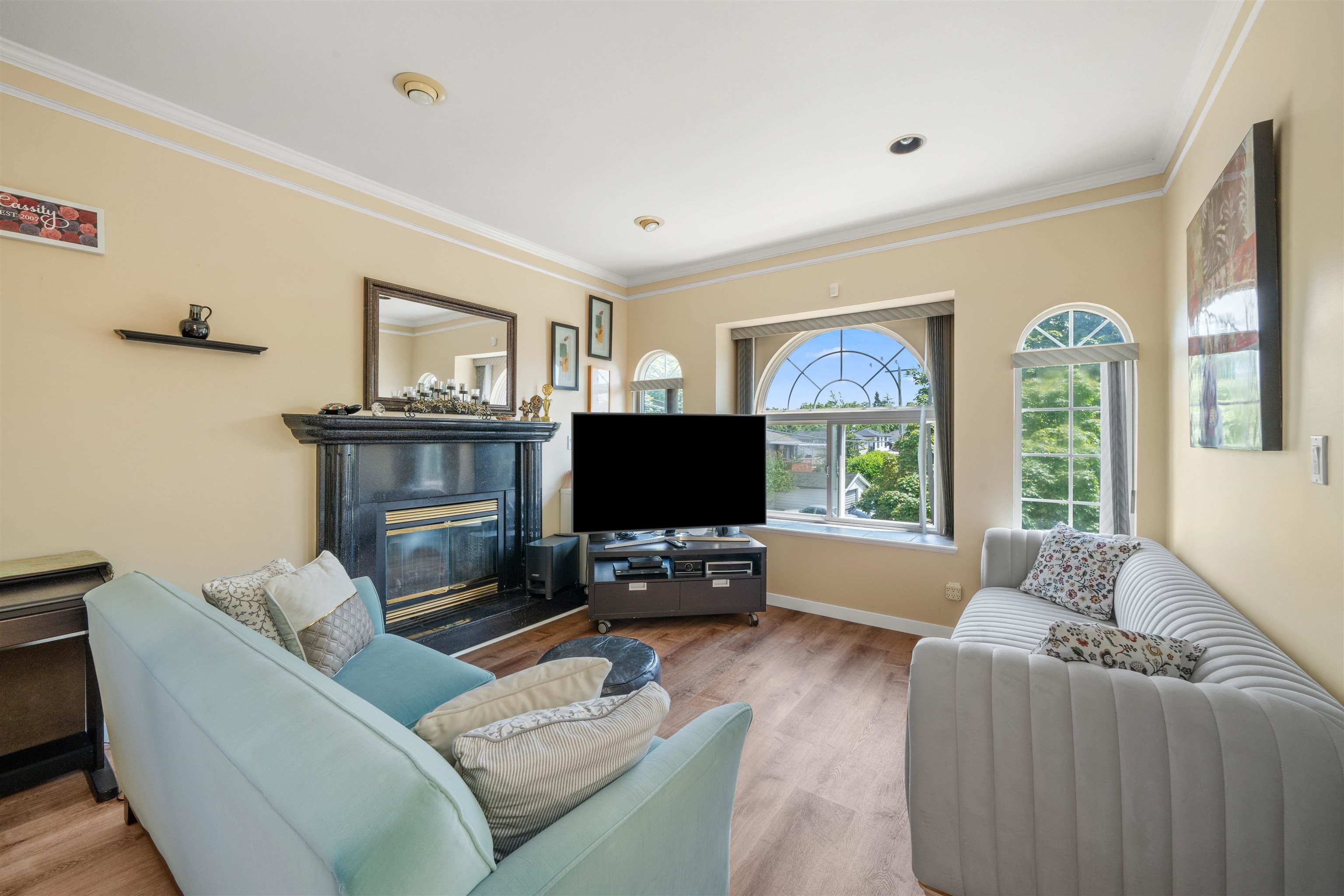 Listing image of 5323 DUMFRIES STREET
