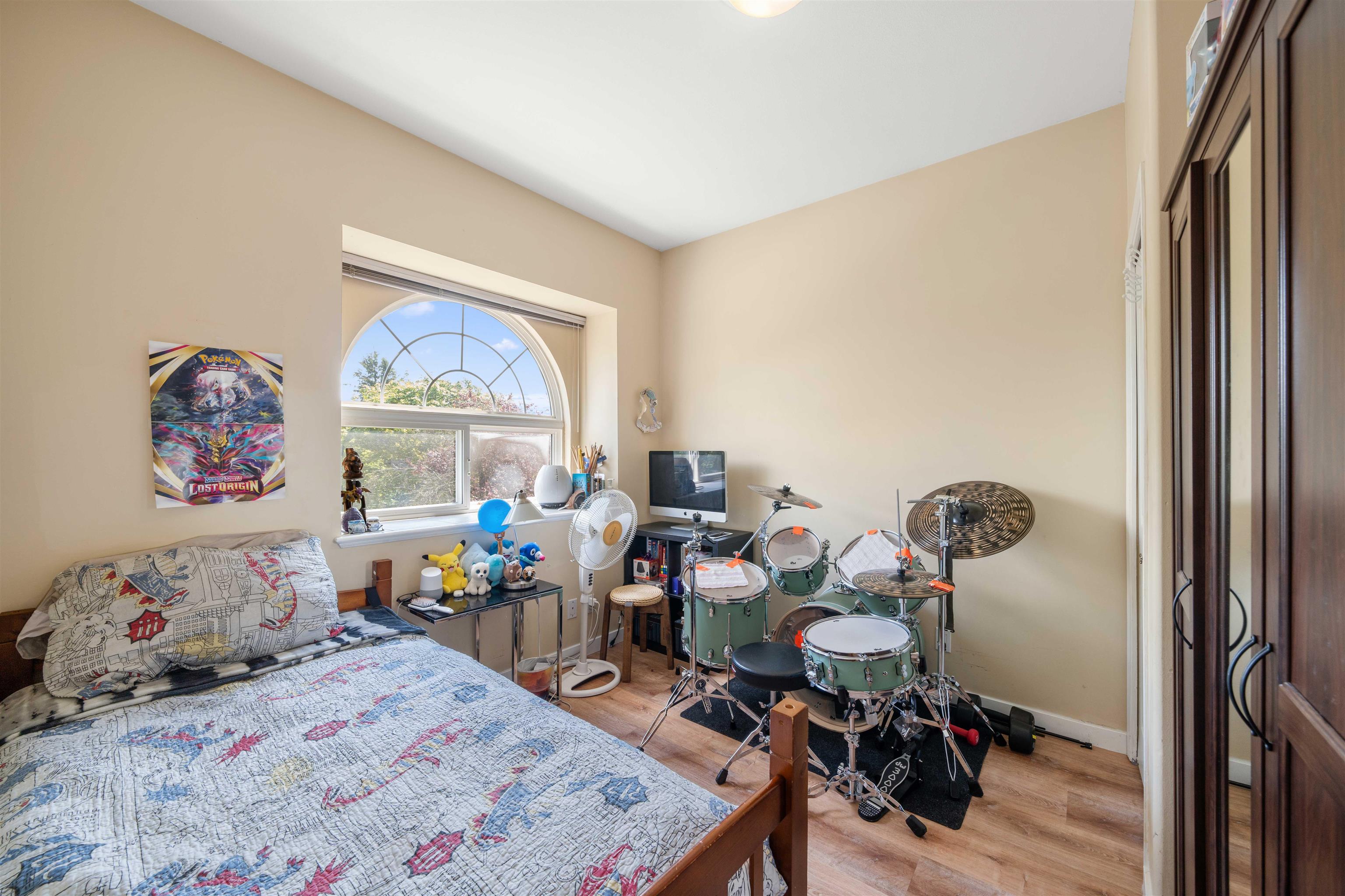 Listing image of 5323 DUMFRIES STREET