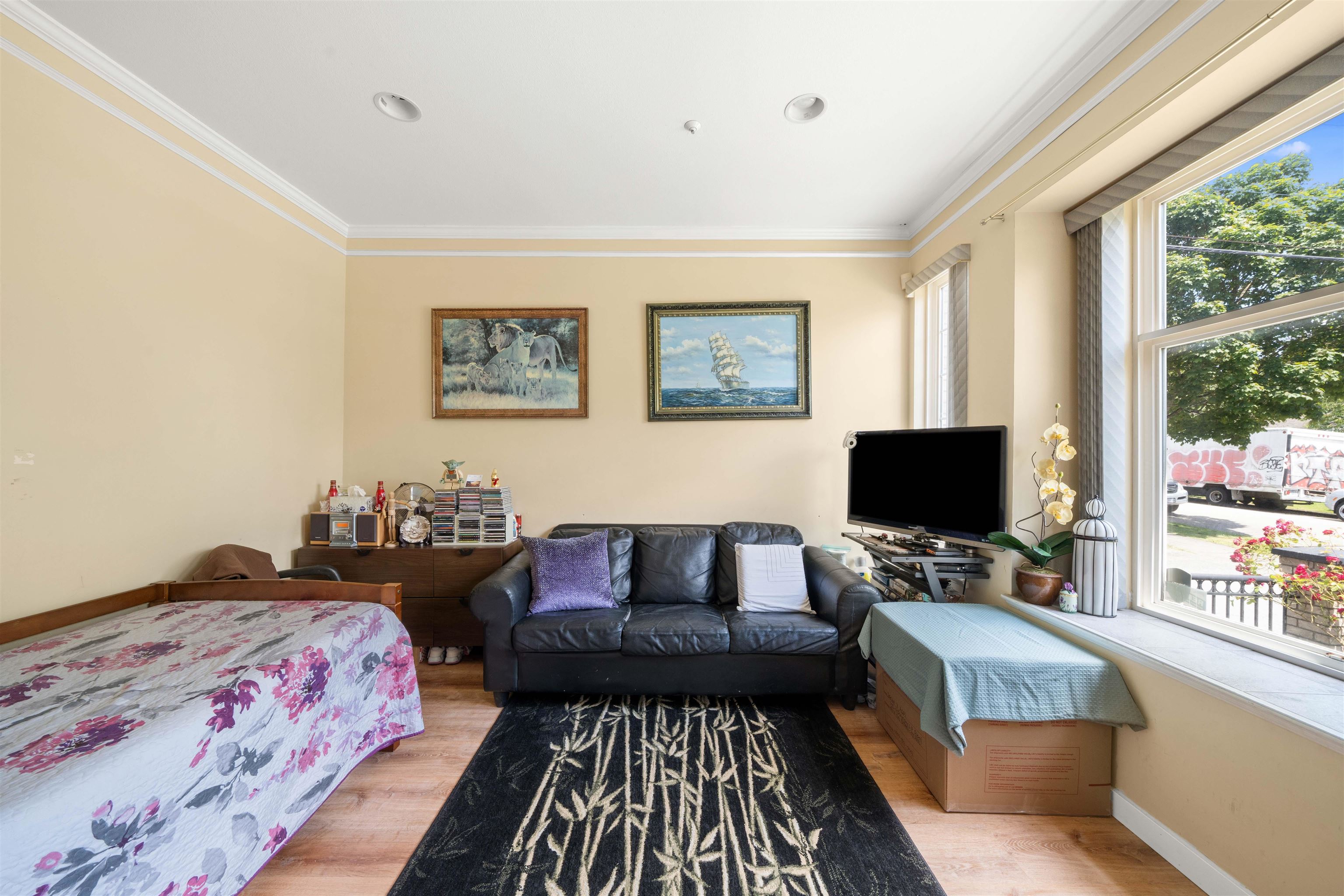 Listing image of 5323 DUMFRIES STREET
