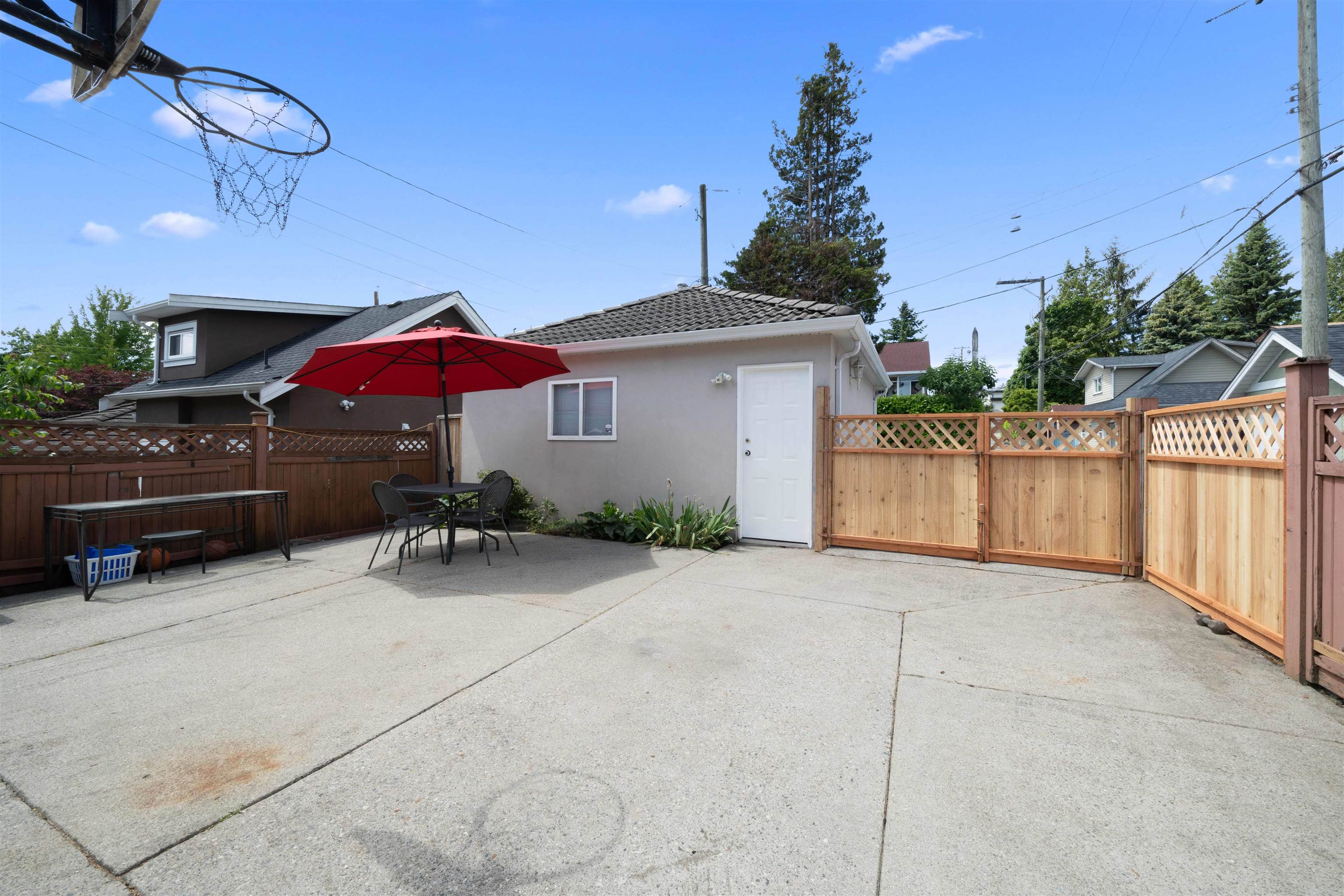Listing image of 5323 DUMFRIES STREET