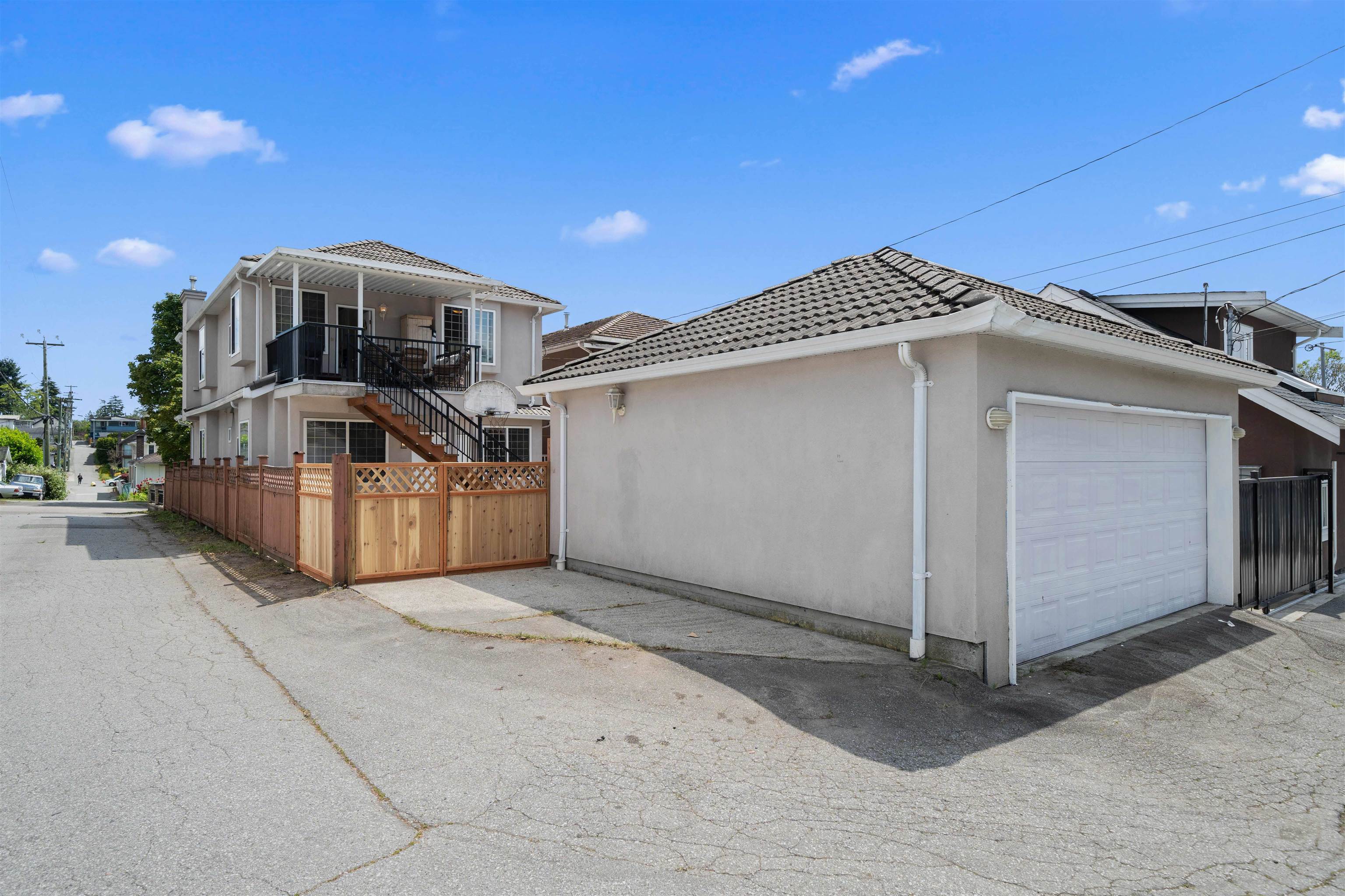 Listing image of 5323 DUMFRIES STREET