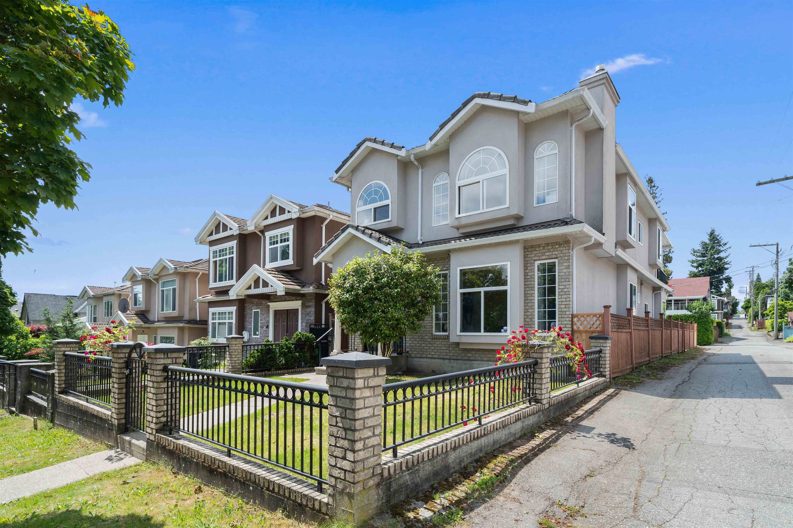 Listing image of 5323 DUMFRIES STREET