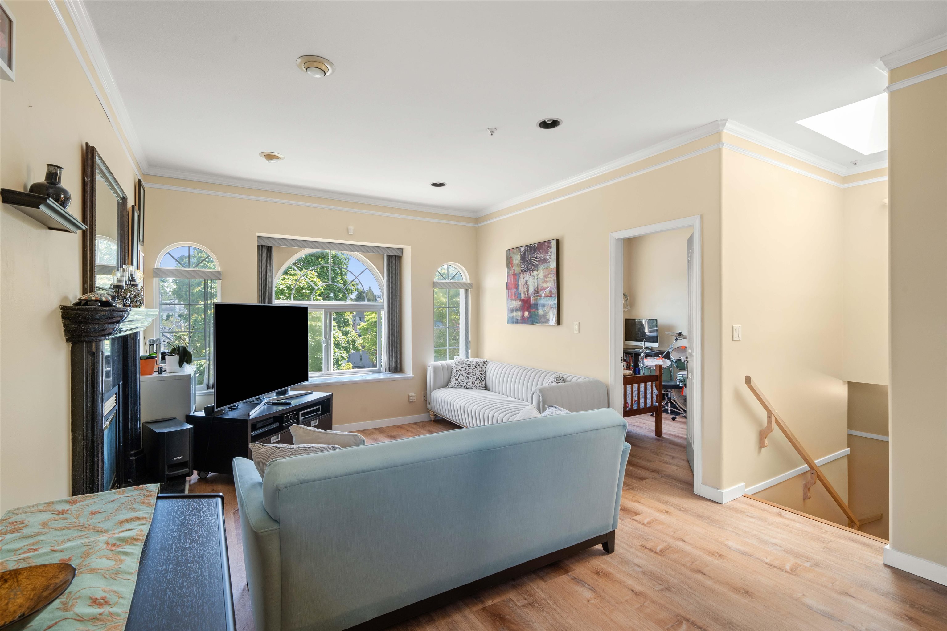 Listing image of 5323 DUMFRIES STREET