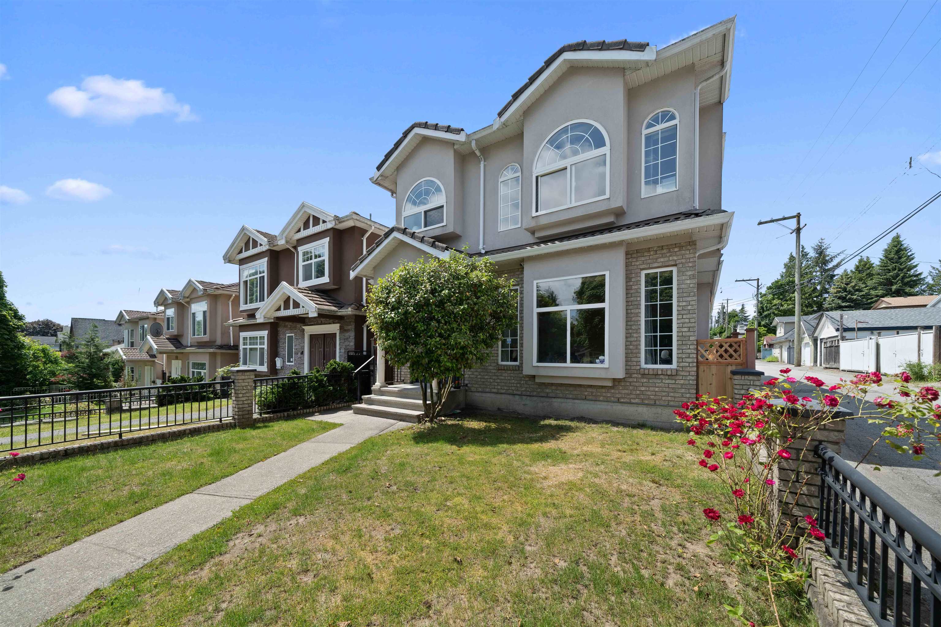 Listing image of 5323 DUMFRIES STREET