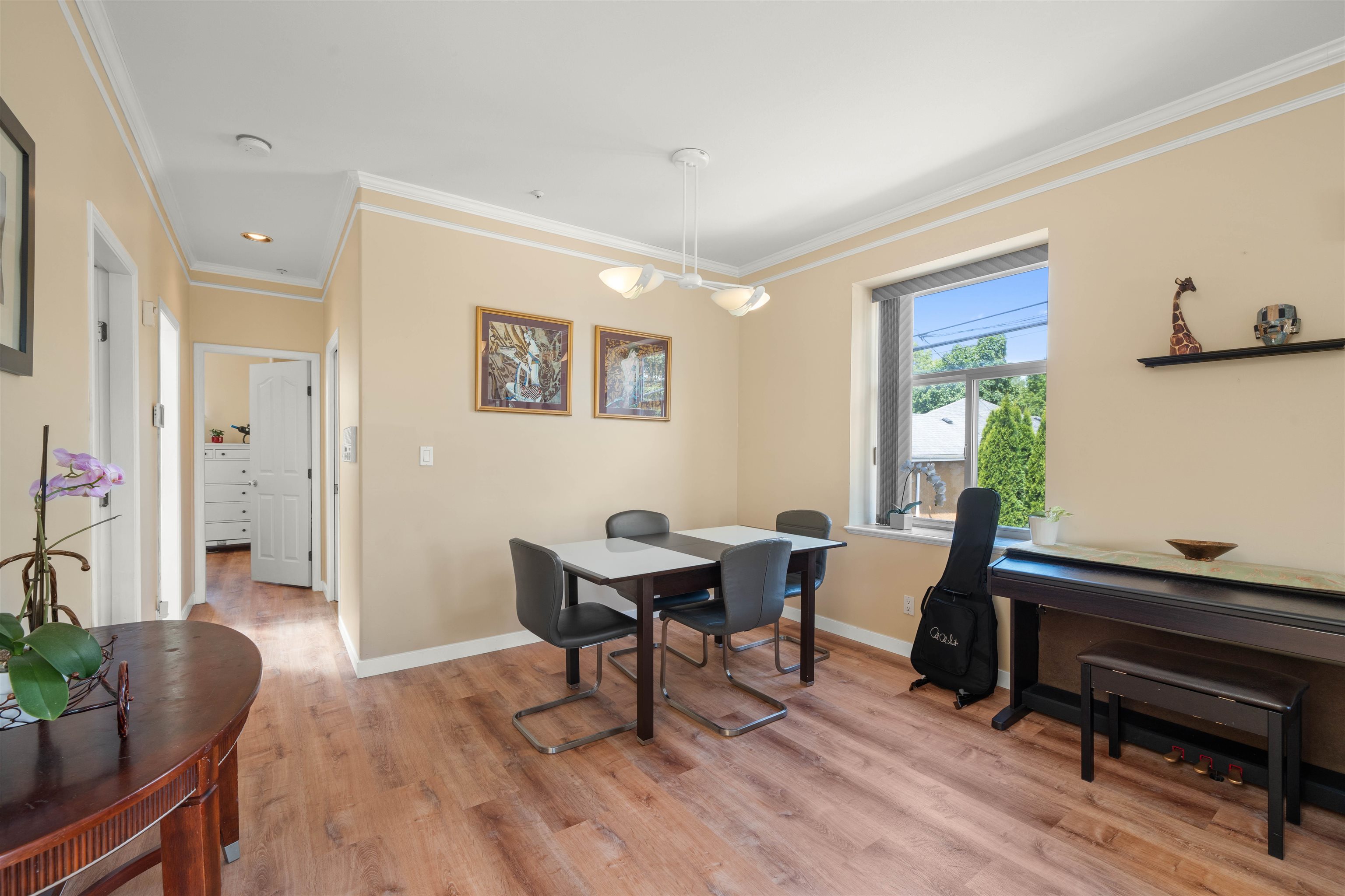 Listing image of 5323 DUMFRIES STREET