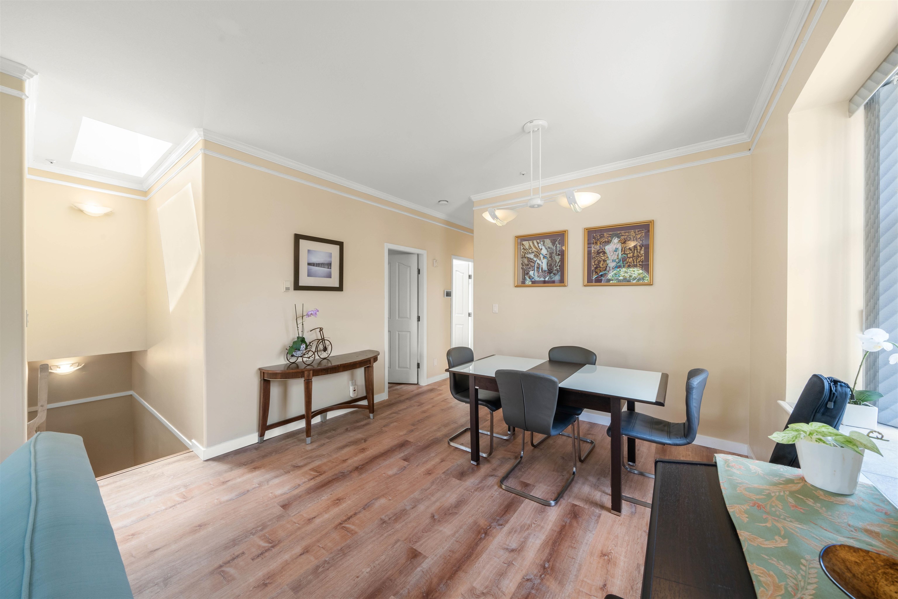 Listing image of 5323 DUMFRIES STREET
