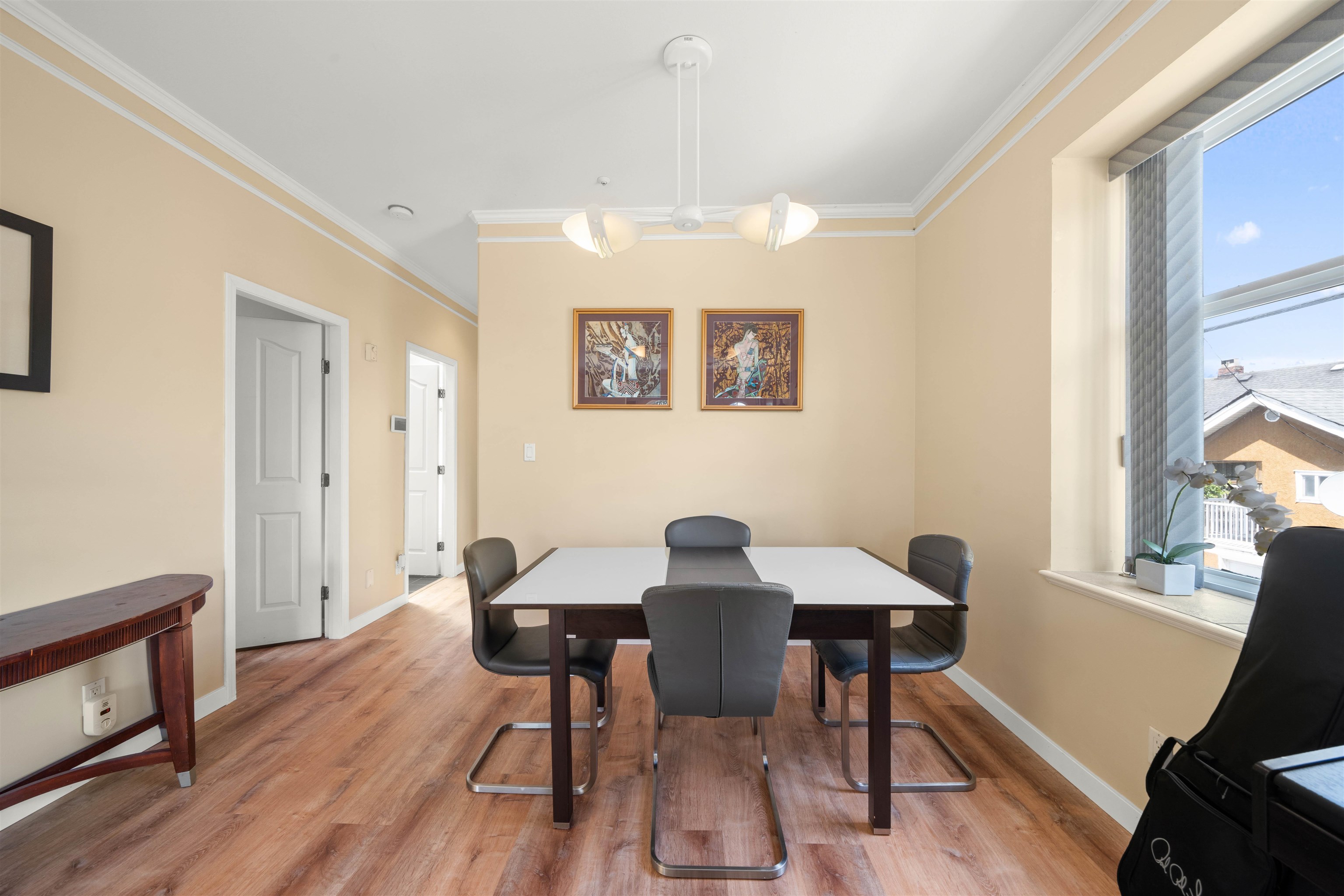 Listing image of 5323 DUMFRIES STREET