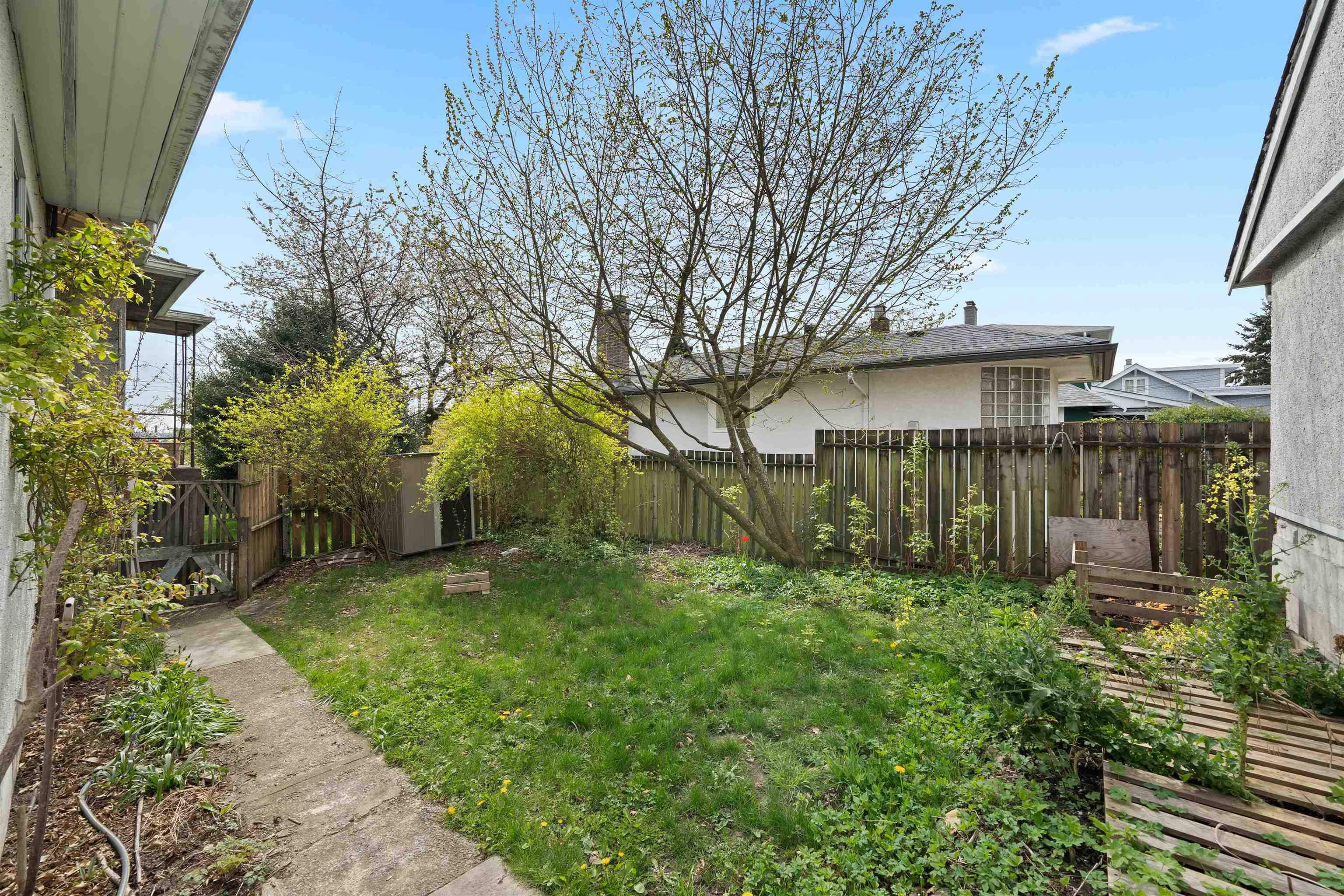 Listing image of 444 E 6TH STREET