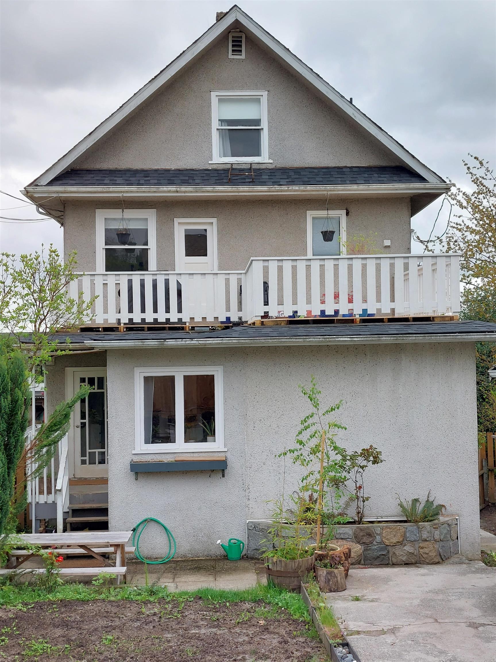 Listing image of 444 E 6TH STREET