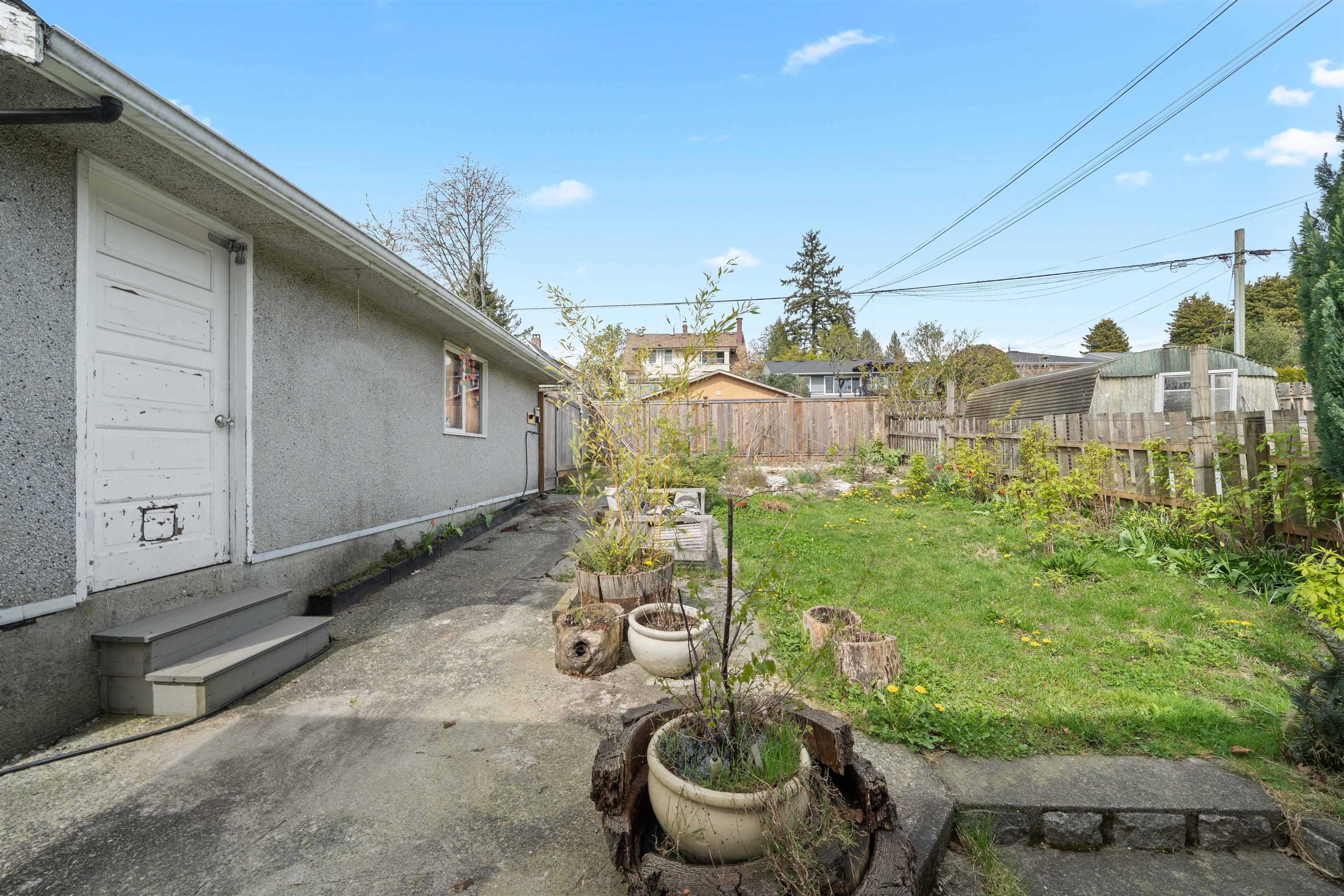 Listing image of 444 E 6TH STREET