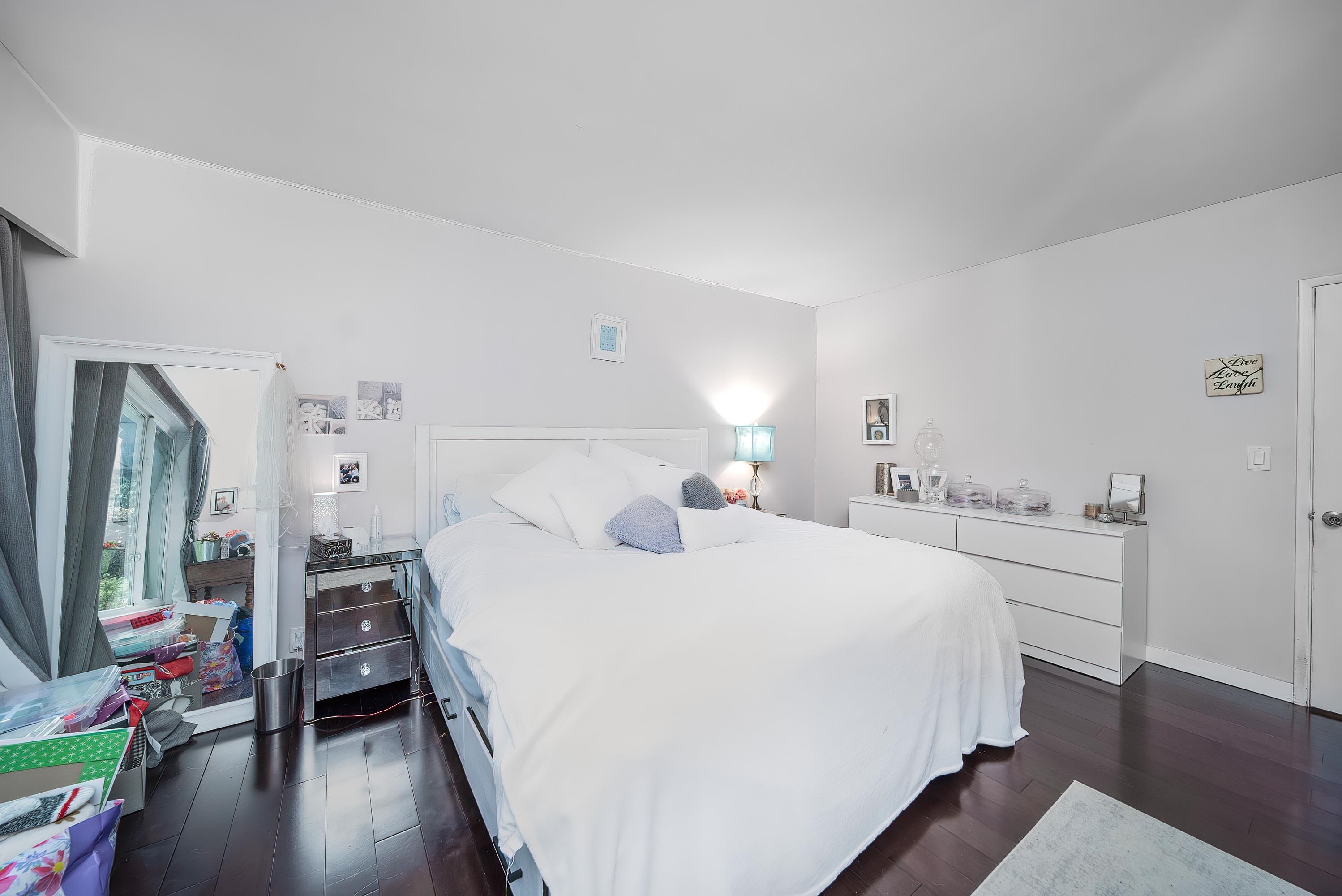 Listing image of 77 DESSWOOD PLACE