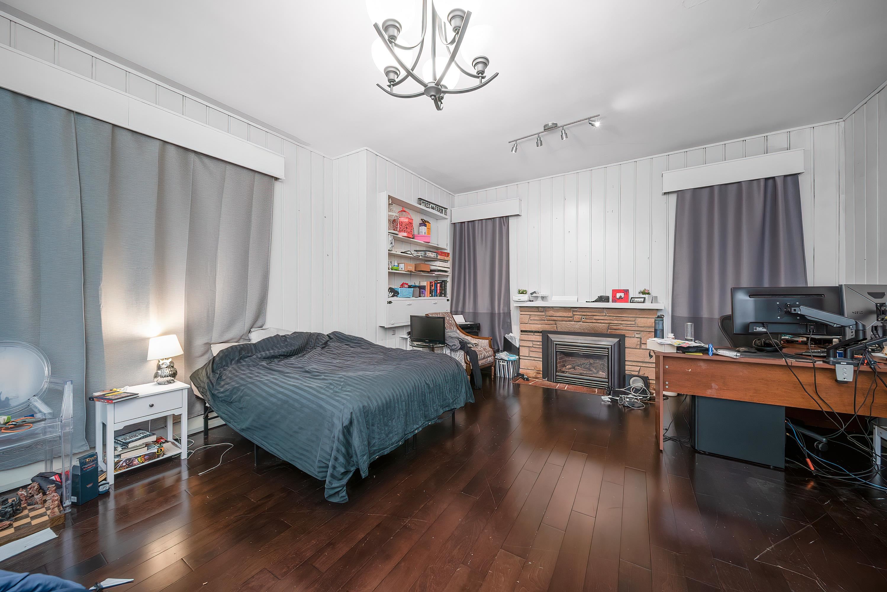 Listing image of 77 DESSWOOD PLACE