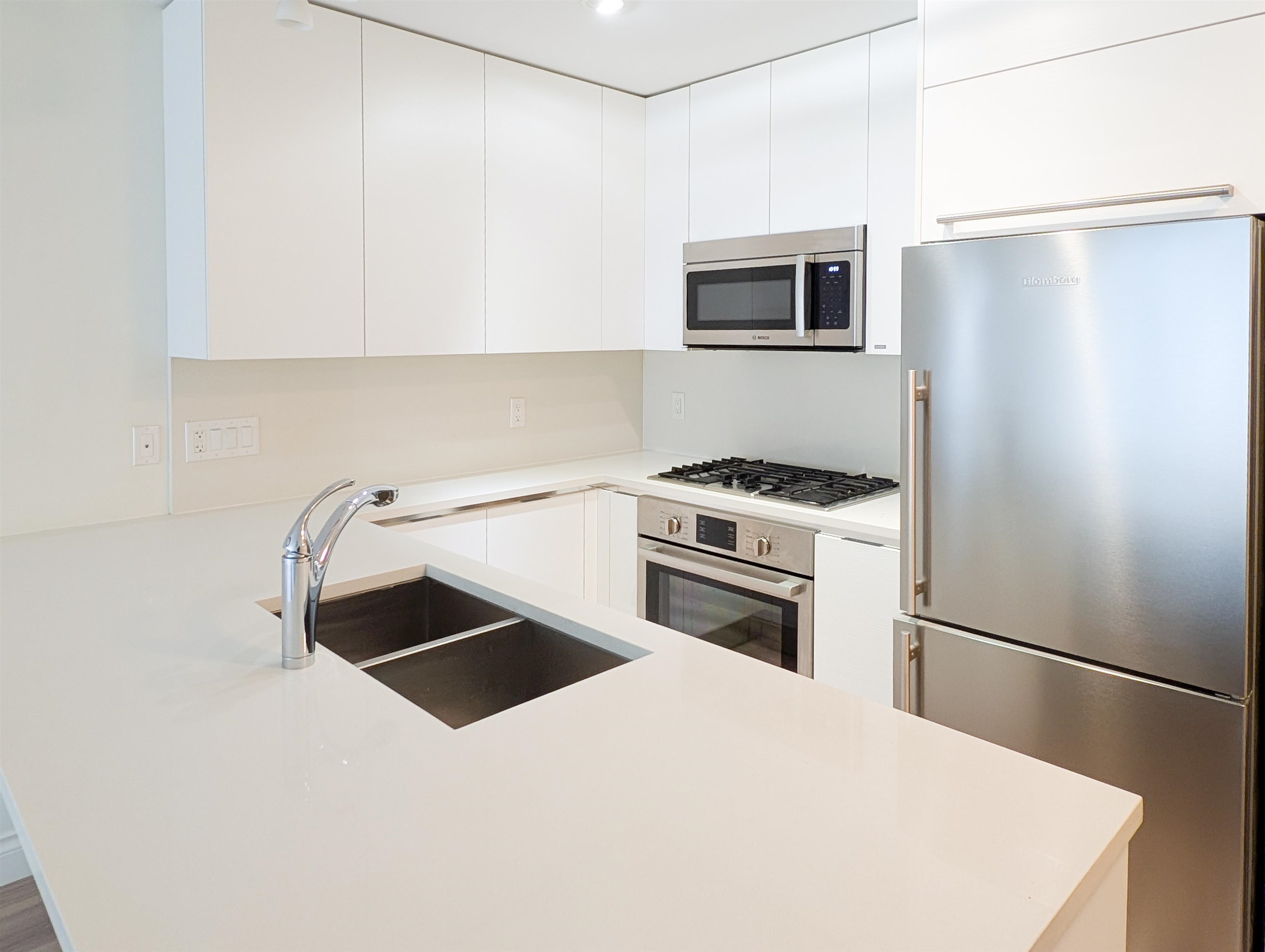 Listing image of 404 199 VICTORY SHIP WAY