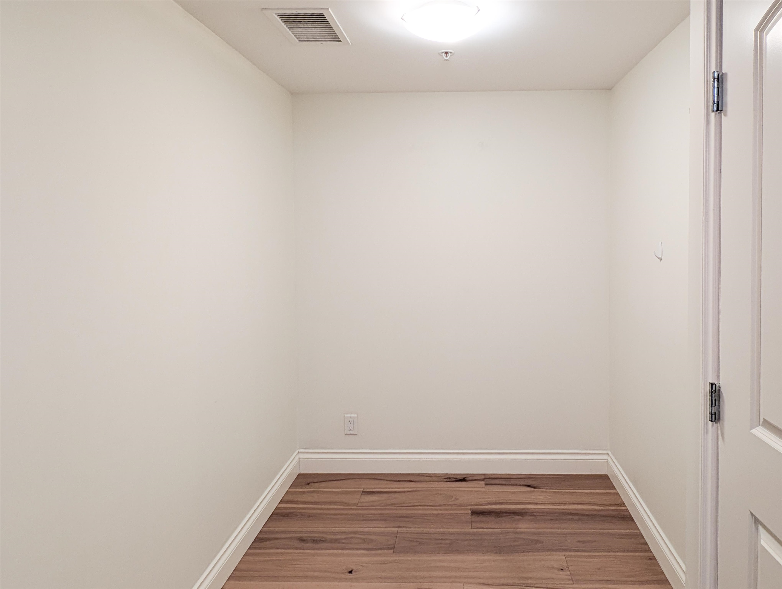 Listing image of 404 199 VICTORY SHIP WAY