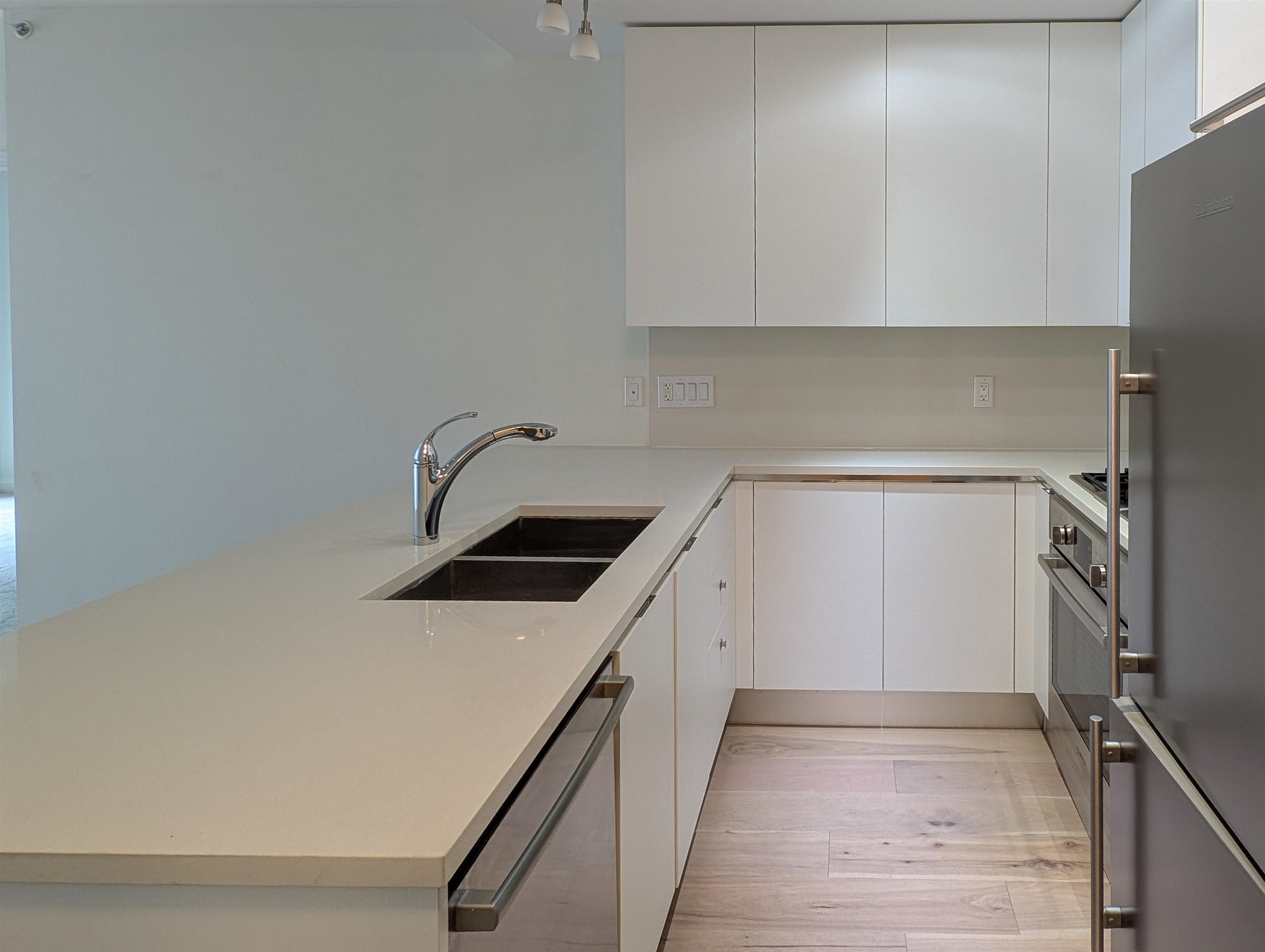 Listing image of 404 199 VICTORY SHIP WAY