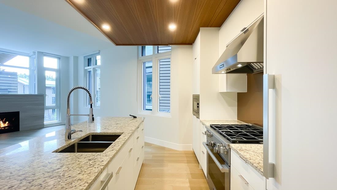 Listing image of 404 6699 NELSON AVENUE