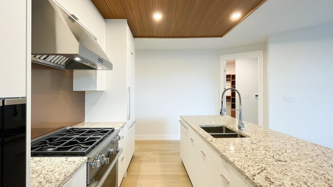 Listing image of 404 6699 NELSON AVENUE