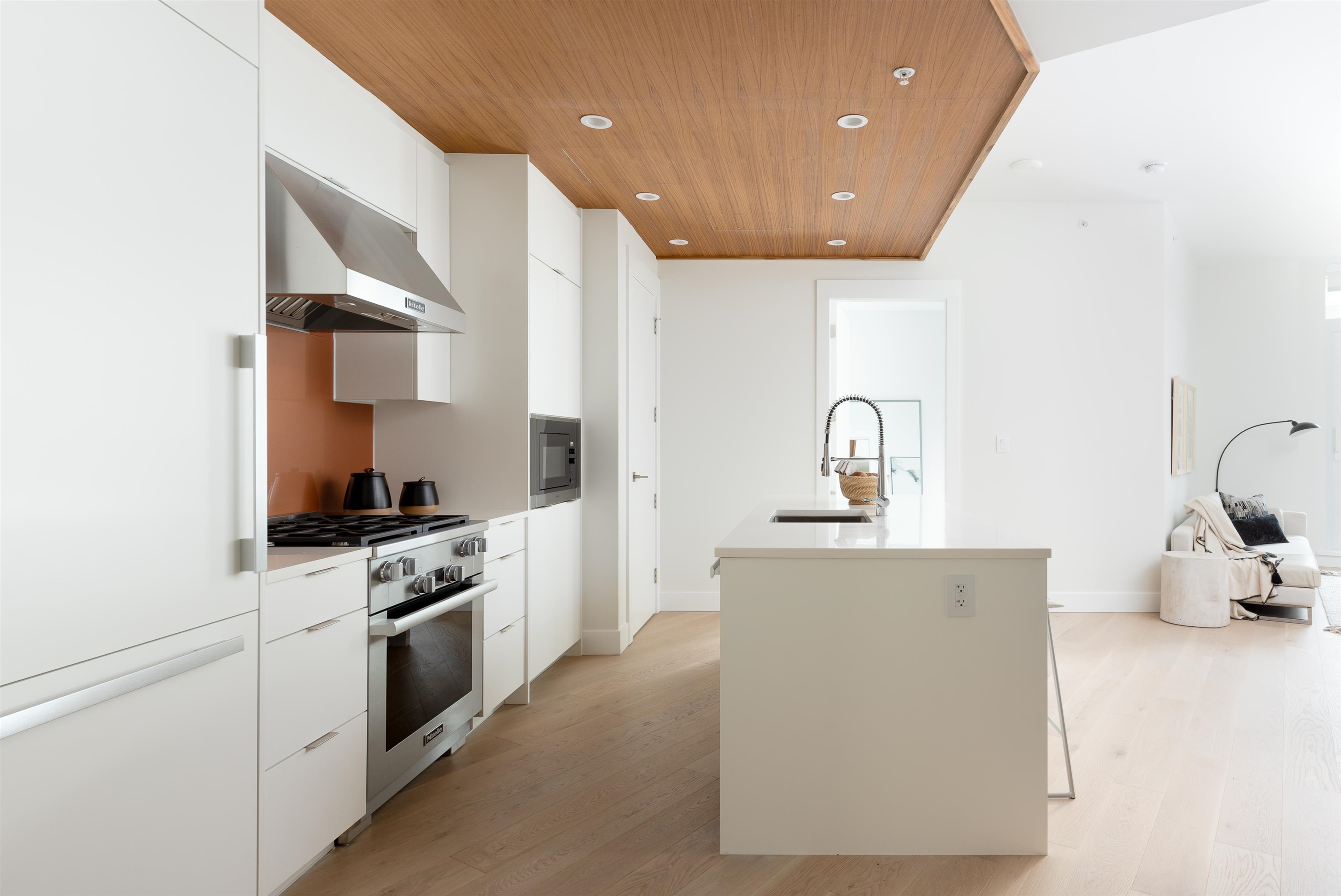 Listing image of 404 6699 NELSON AVENUE