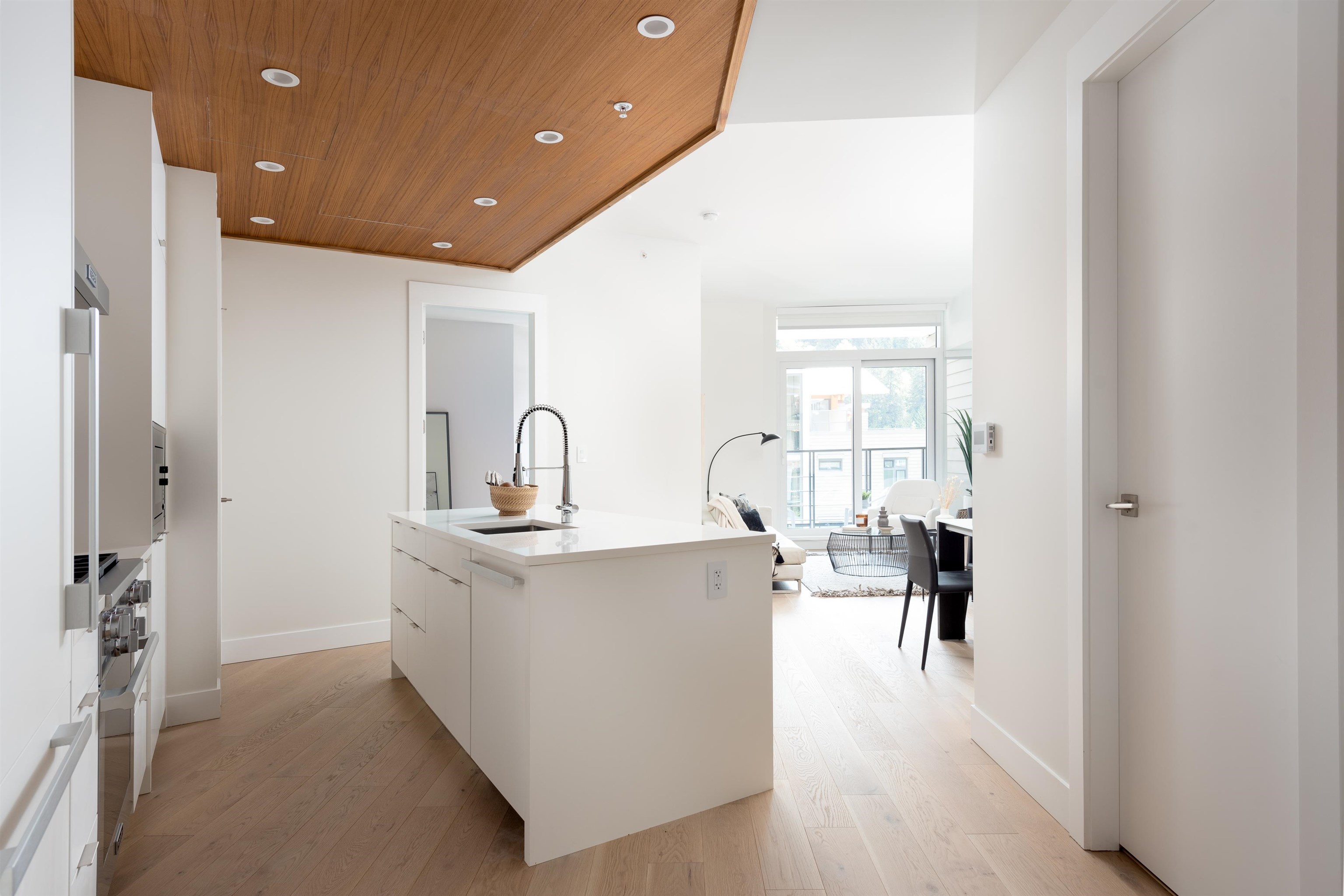 Listing image of 404 6699 NELSON AVENUE