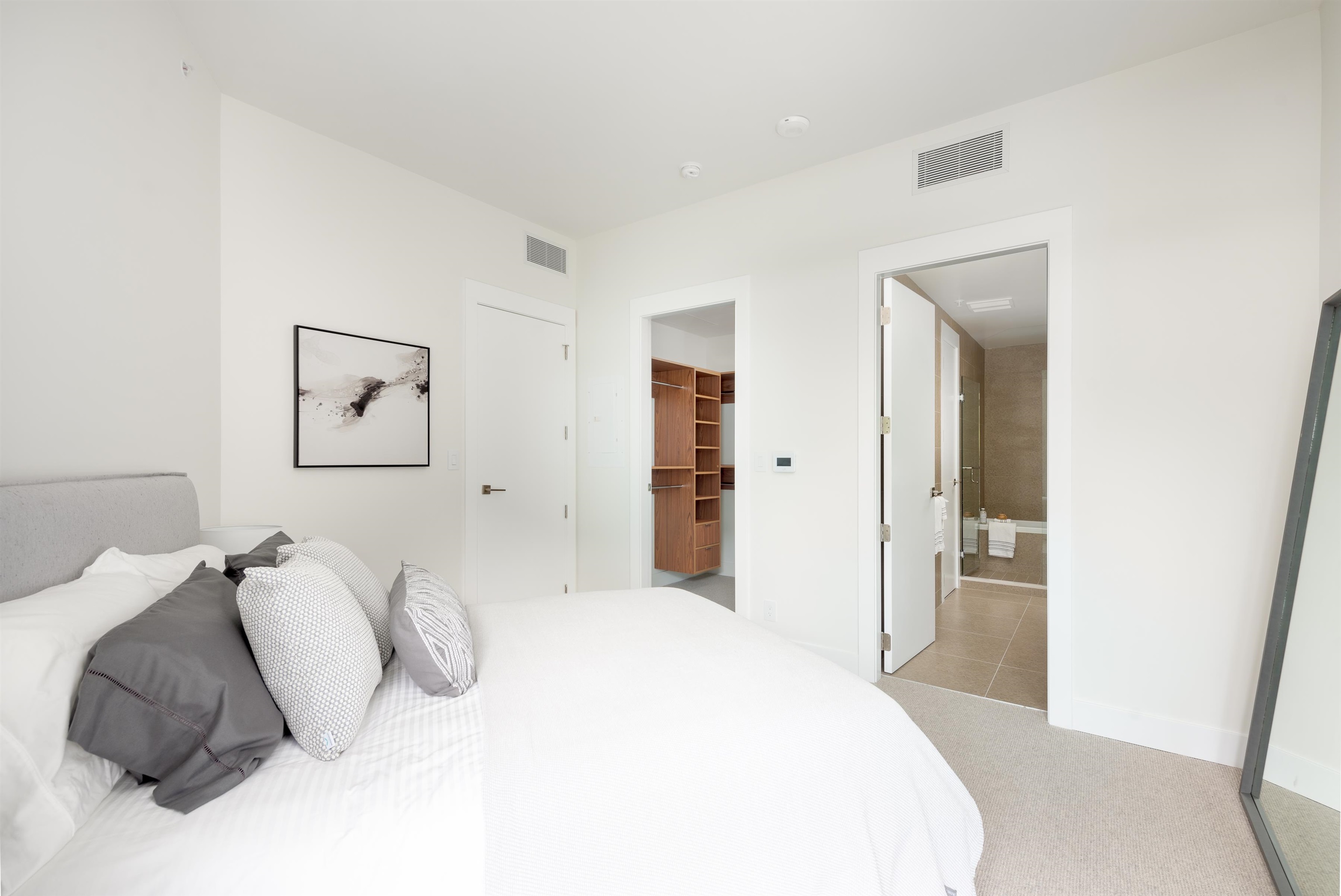 Listing image of 404 6699 NELSON AVENUE