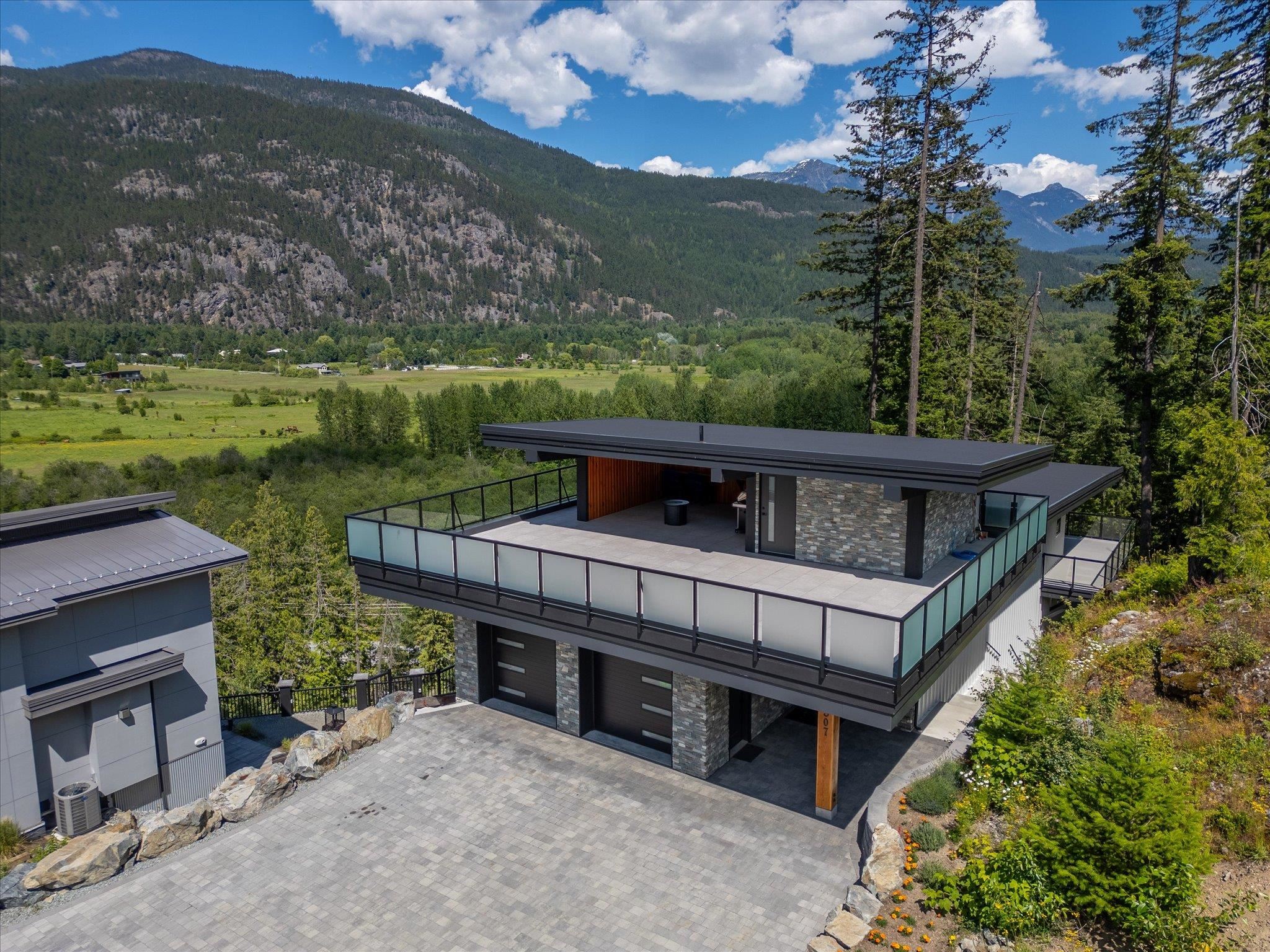 Pemberton House/Single Family for sale:  5 bedroom 3,573 sq.ft. (Listed 2025-01-21)