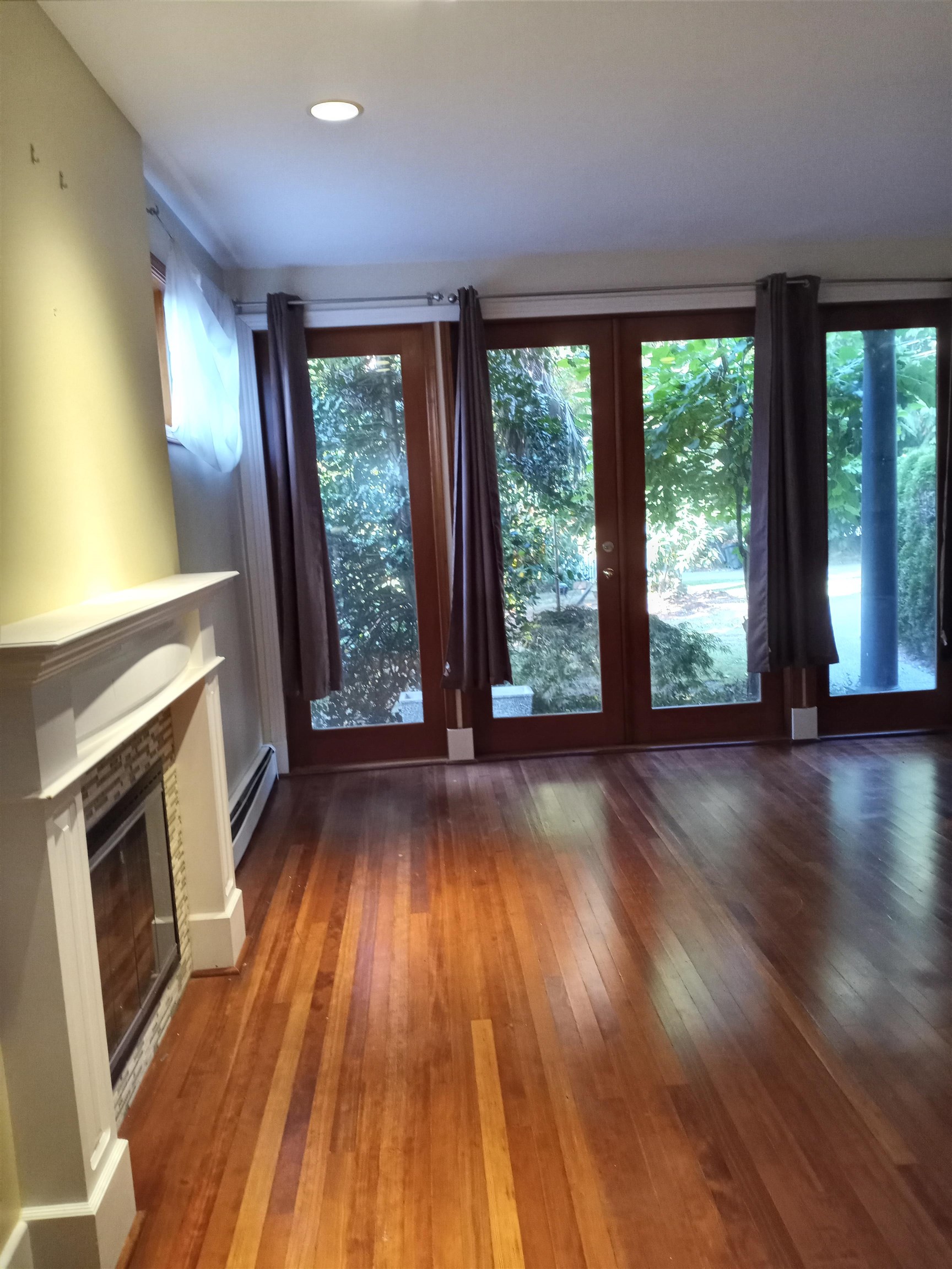 Listing image of 992 3RD STREET