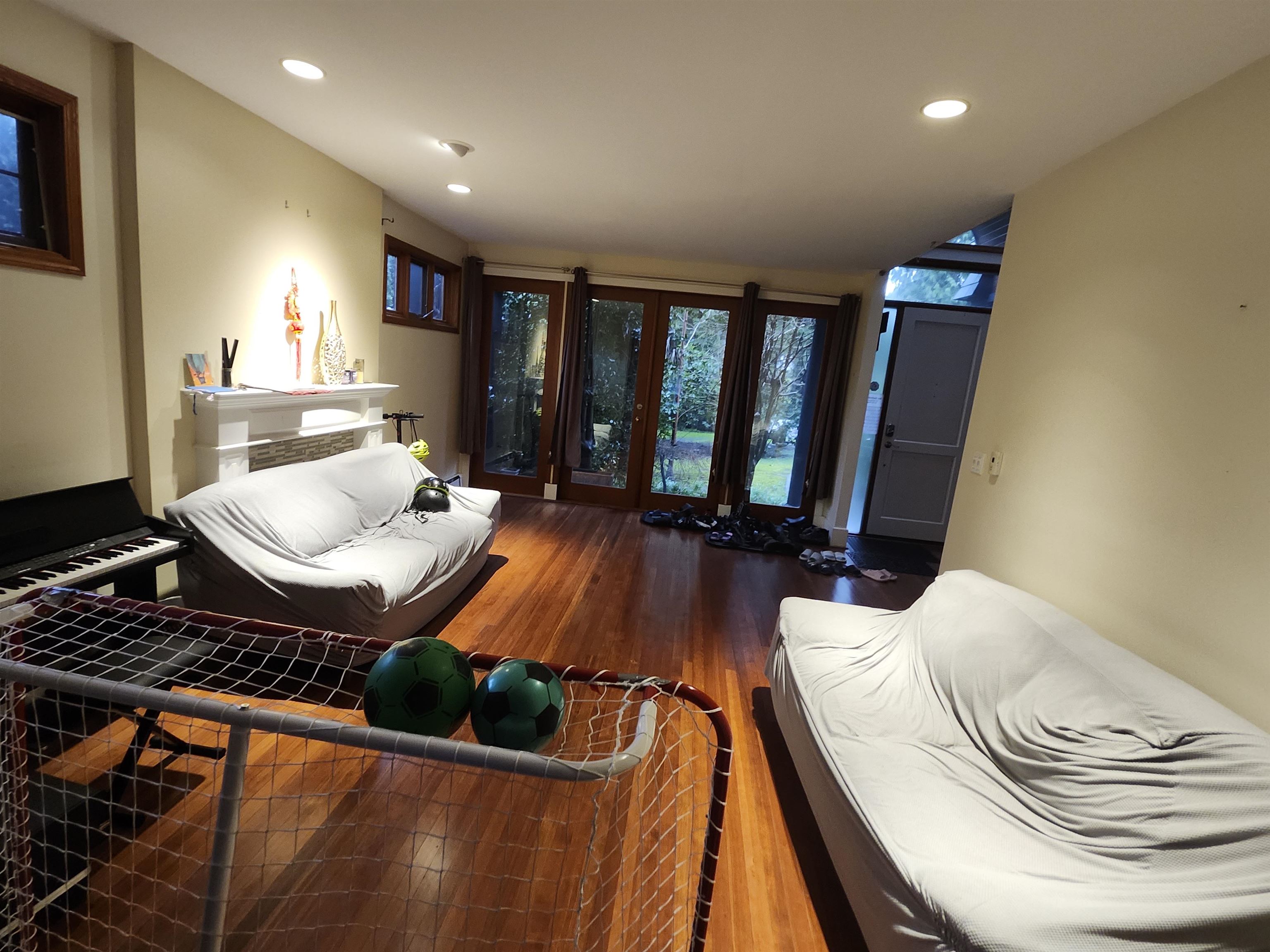 Listing image of 992 3RD STREET