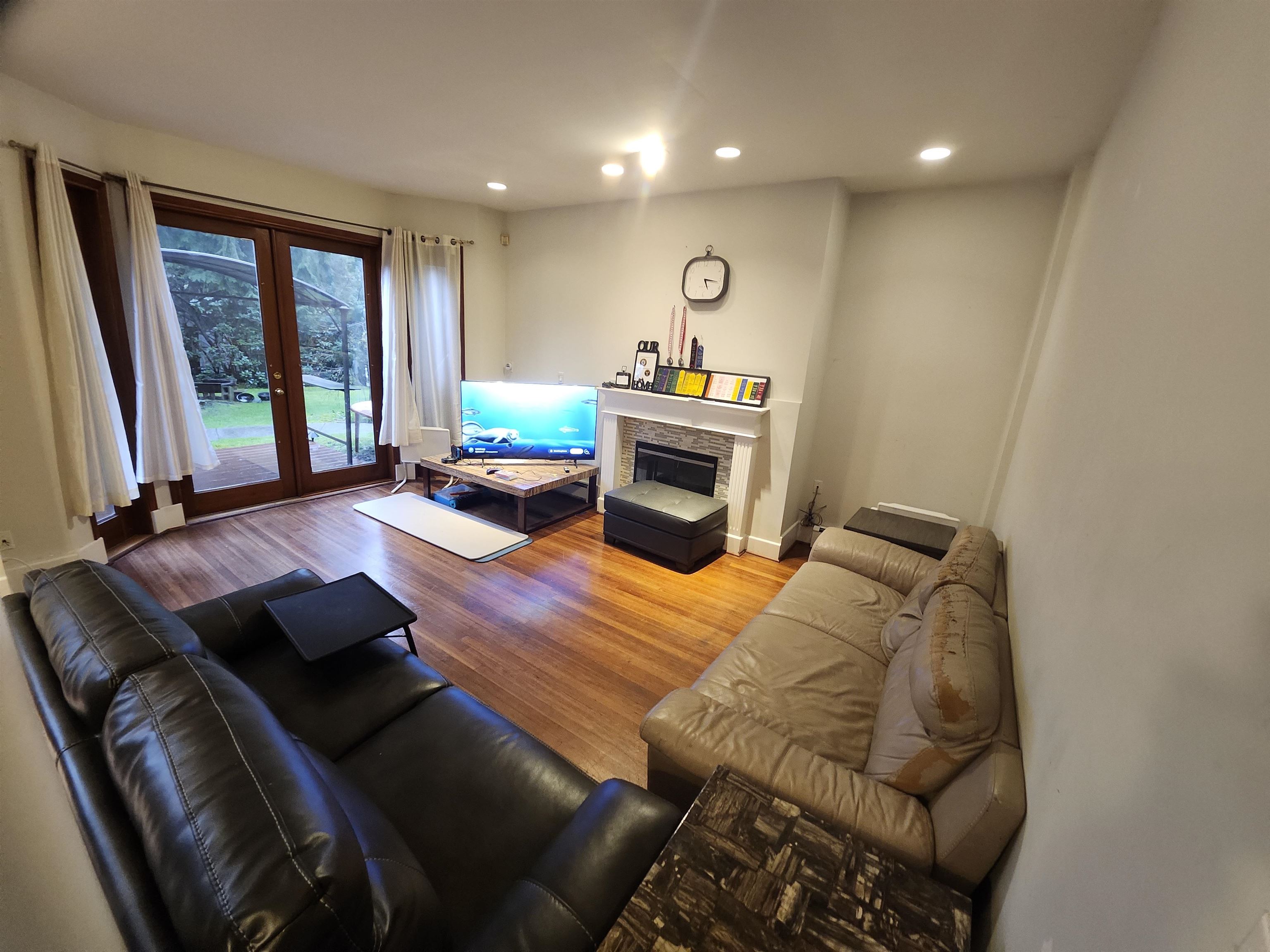Listing image of 992 3RD STREET
