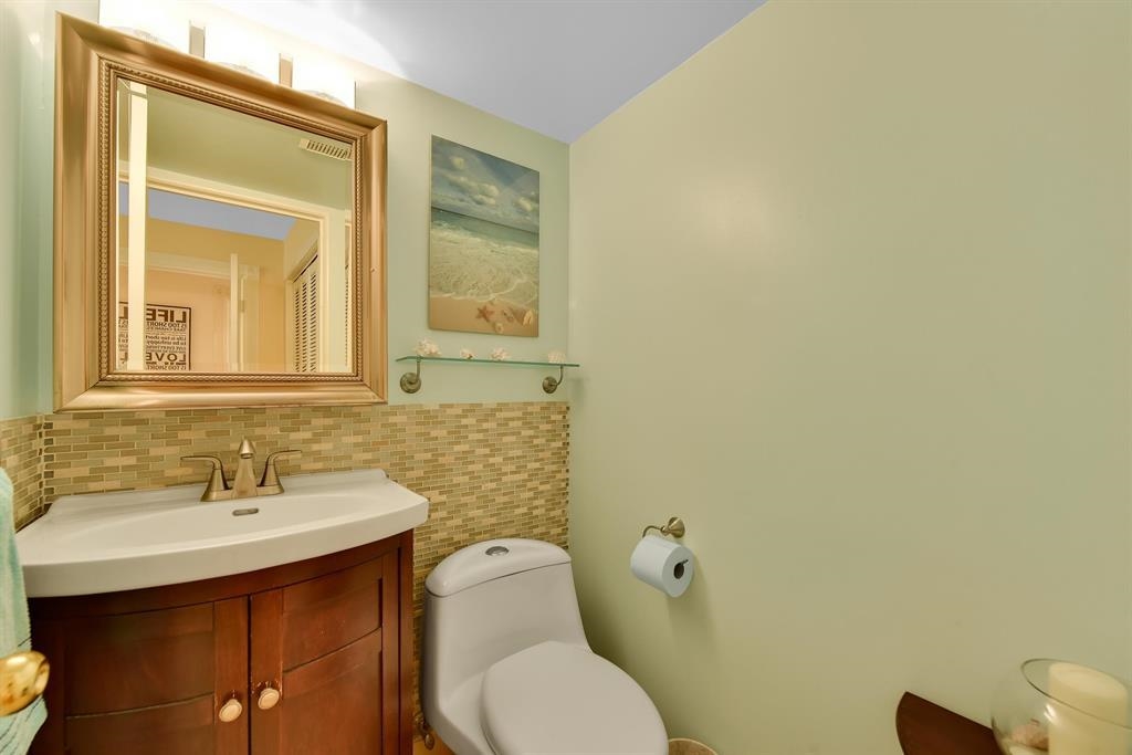Listing image of 302 555 W 28TH STREET