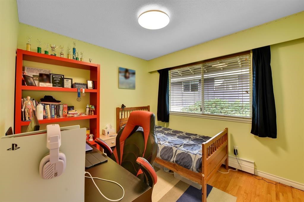 Listing image of 302 555 W 28TH STREET