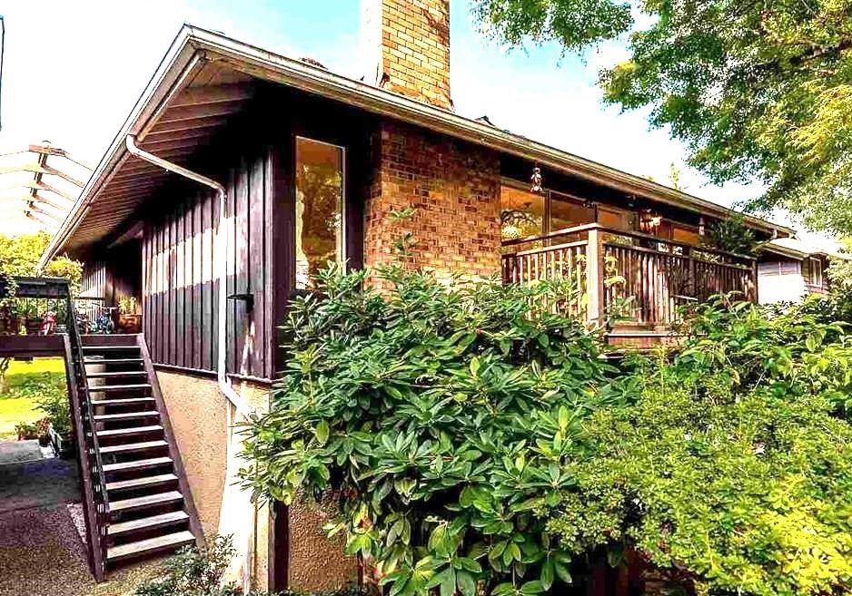 Listing image of 302 555 W 28TH STREET