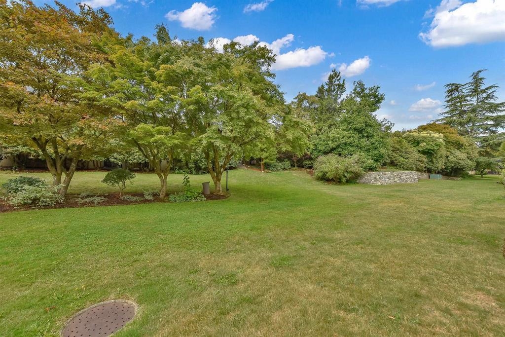 Listing image of 302 555 W 28TH STREET
