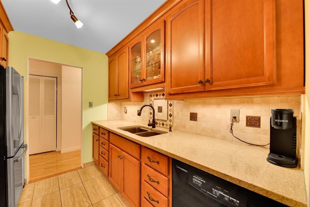 Listing image of 302 555 W 28TH STREET
