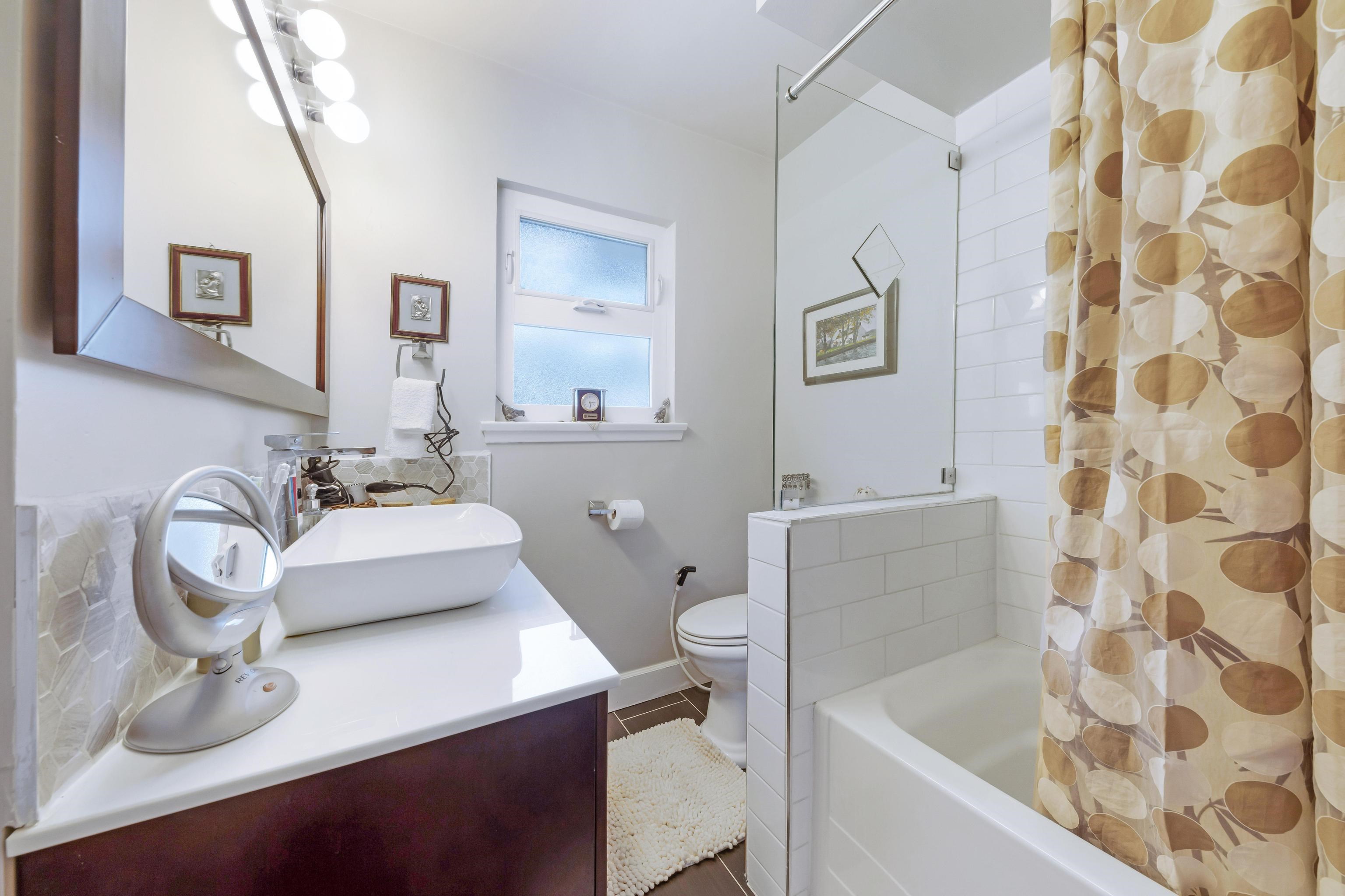 Listing image of 1820 LARSON ROAD
