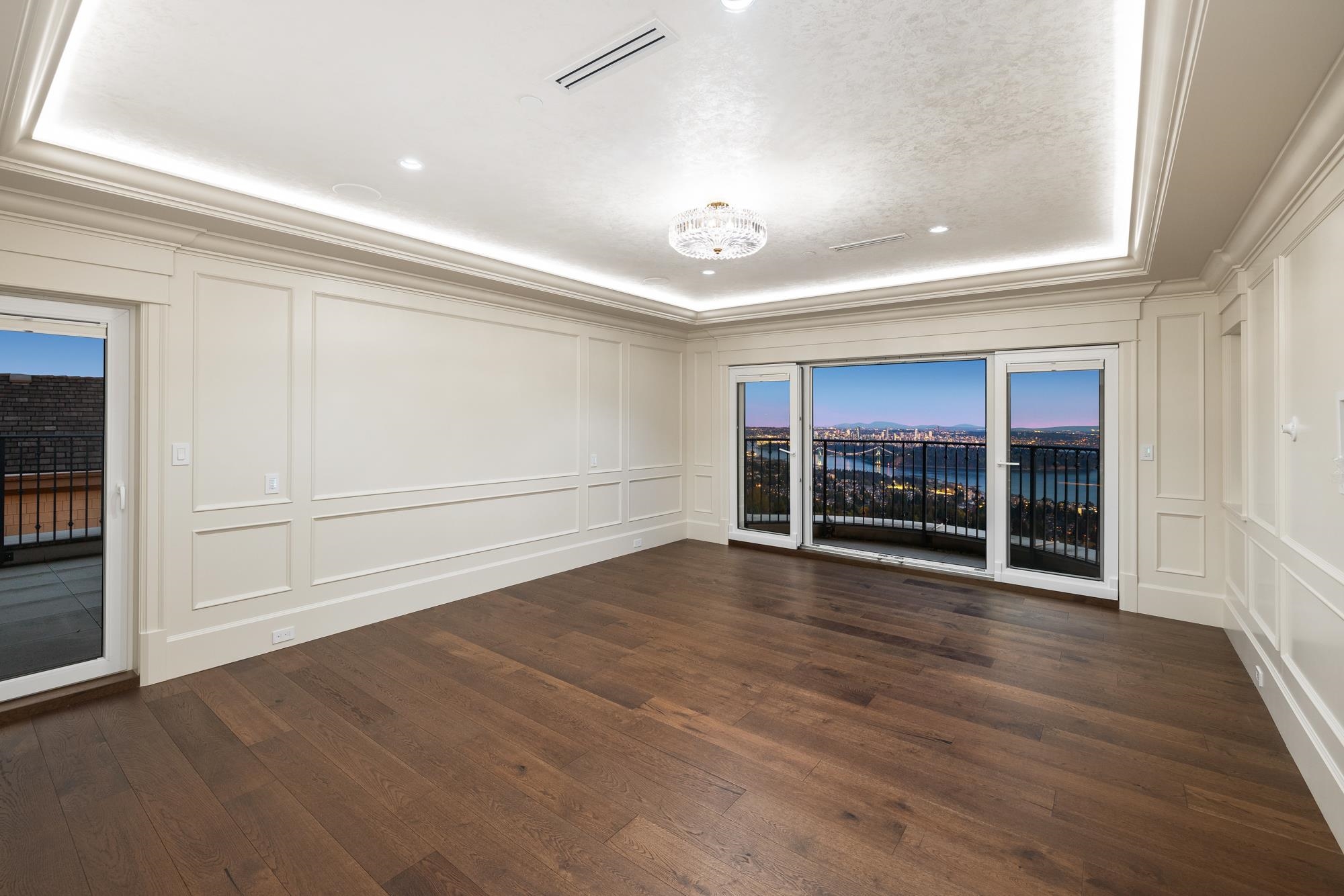 Listing image of 1365 WHITBY ROAD