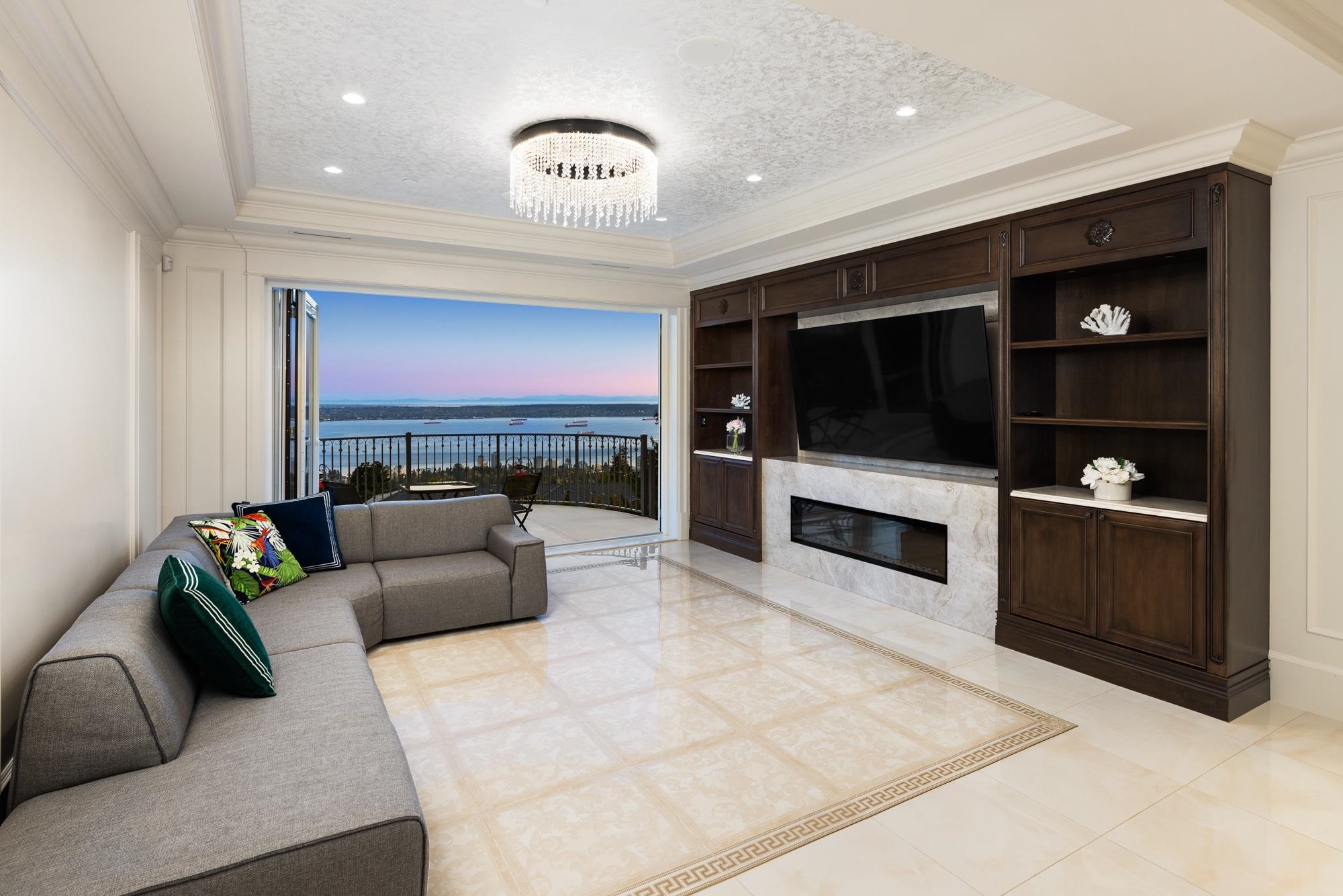 Listing image of 1365 WHITBY ROAD