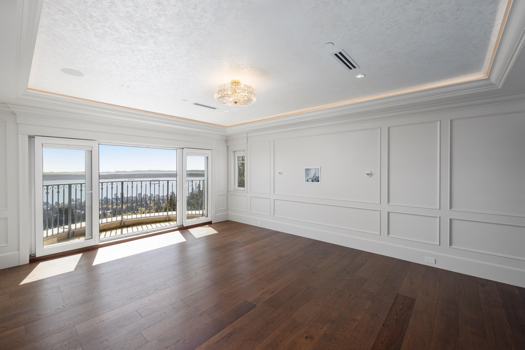 Listing image of 1365 WHITBY ROAD