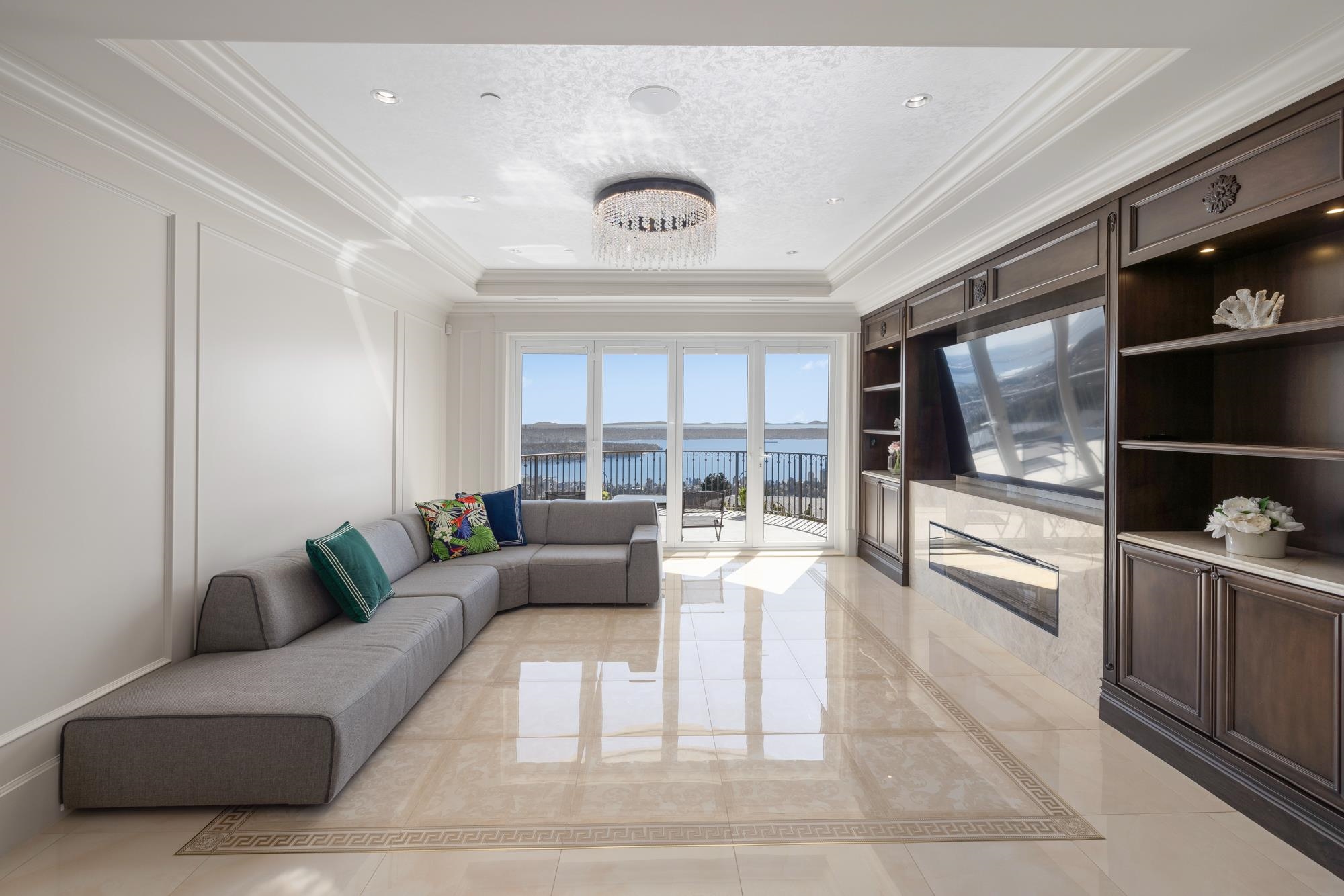 Listing image of 1365 WHITBY ROAD
