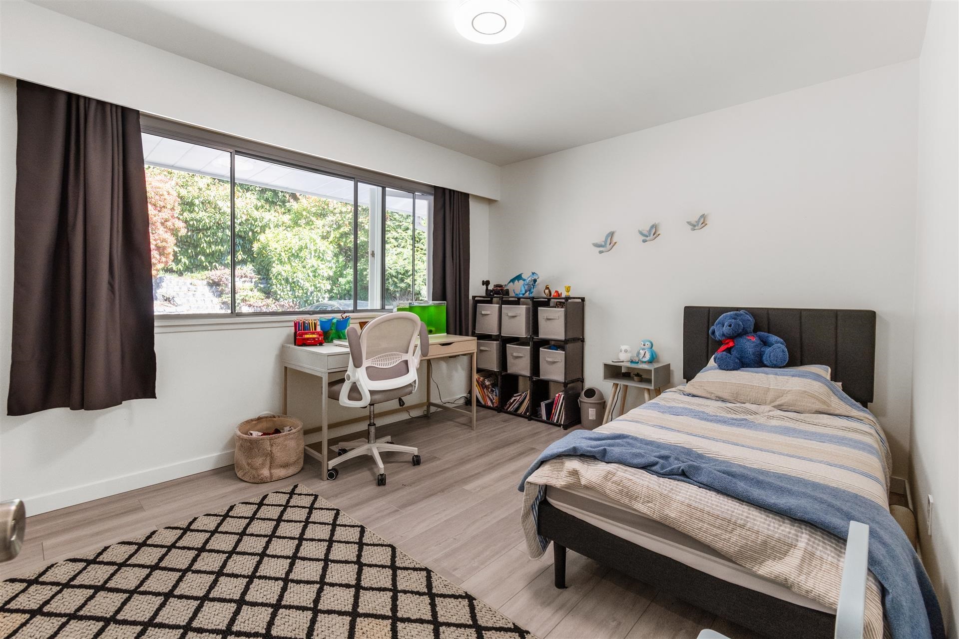 Listing image of 1895 ROSEBERY AVENUE