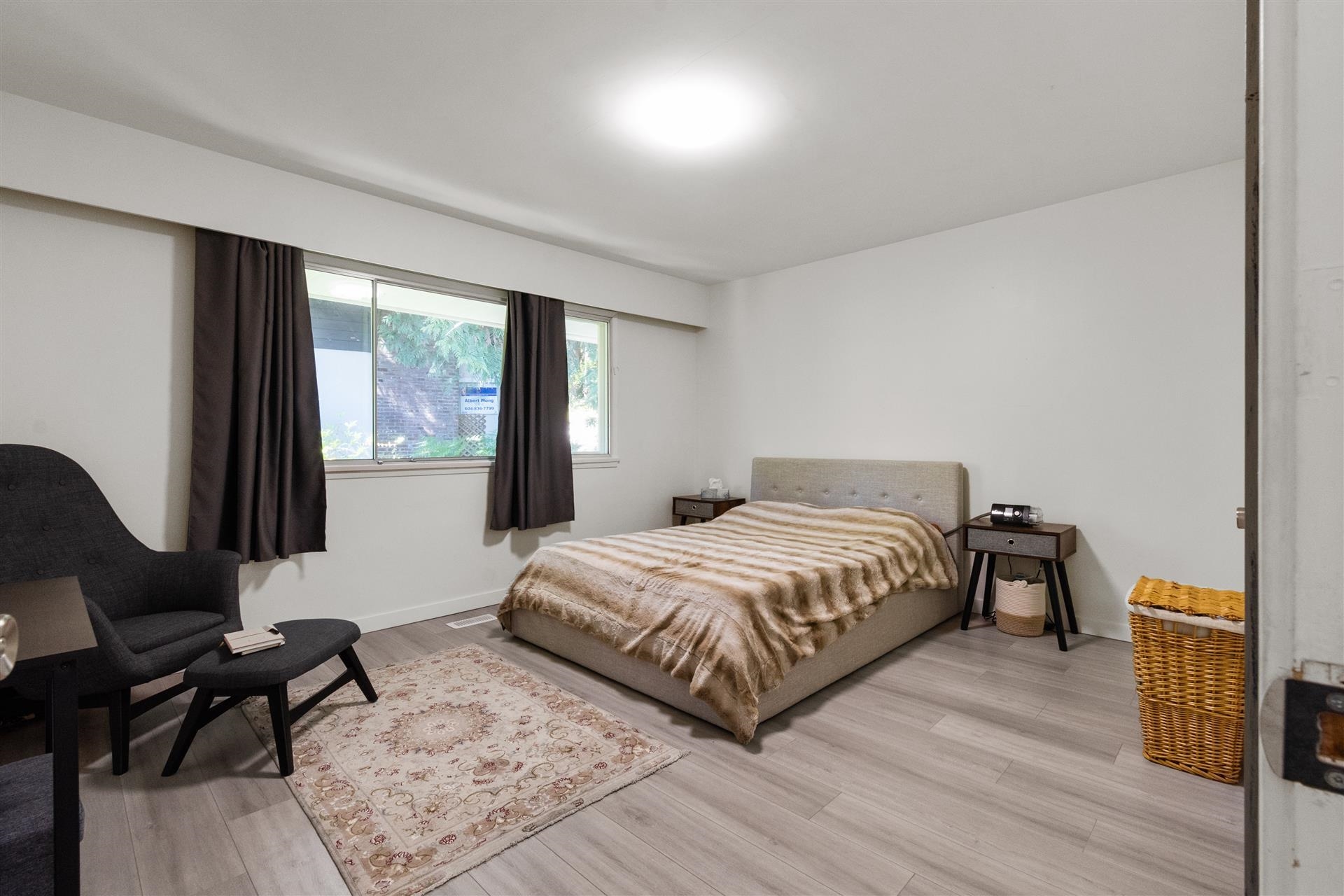 Listing image of 1895 ROSEBERY AVENUE