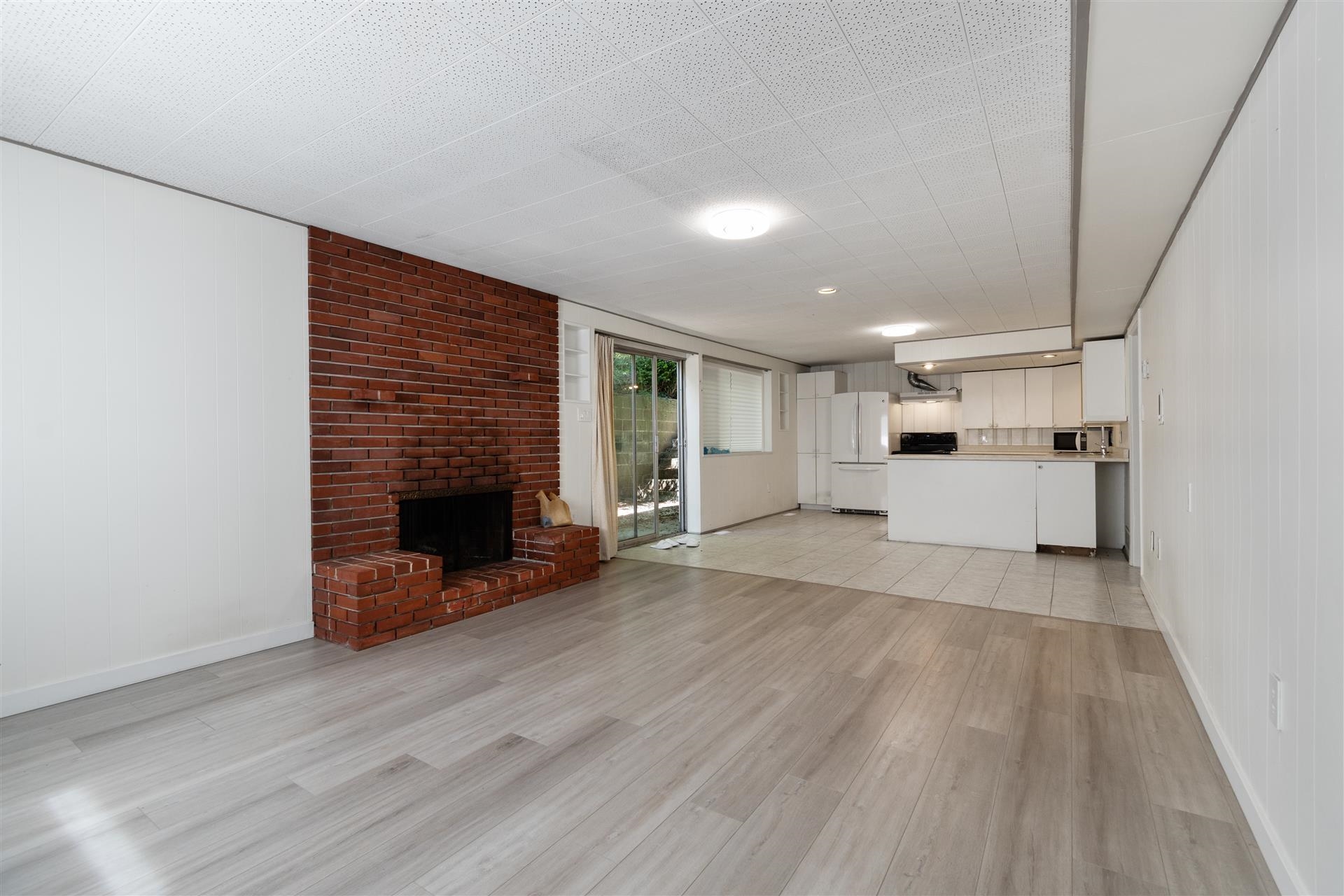 Listing image of 1895 ROSEBERY AVENUE