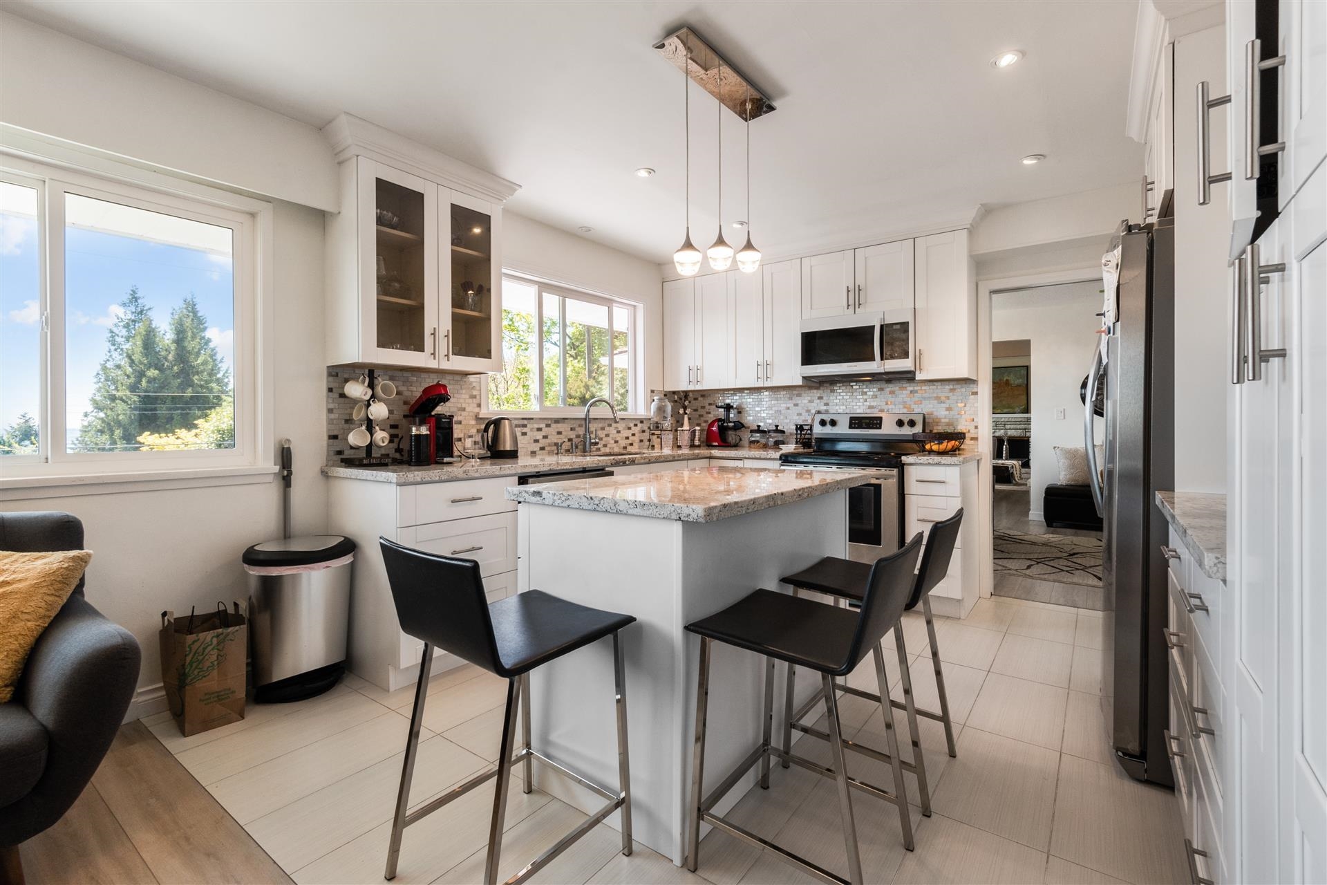 Listing image of 1895 ROSEBERY AVENUE
