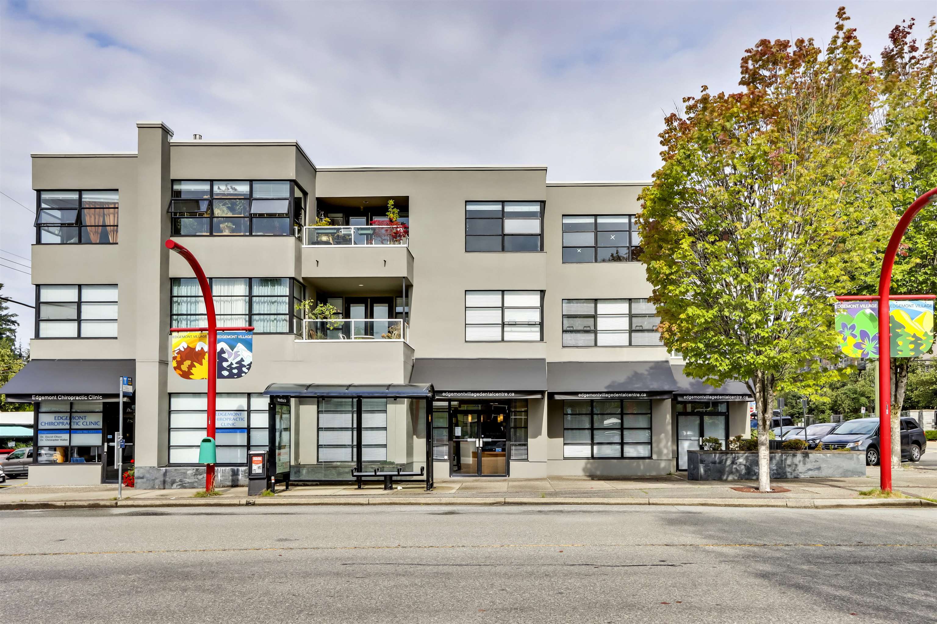 Listing image of 301 3151 WOODBINE DRIVE
